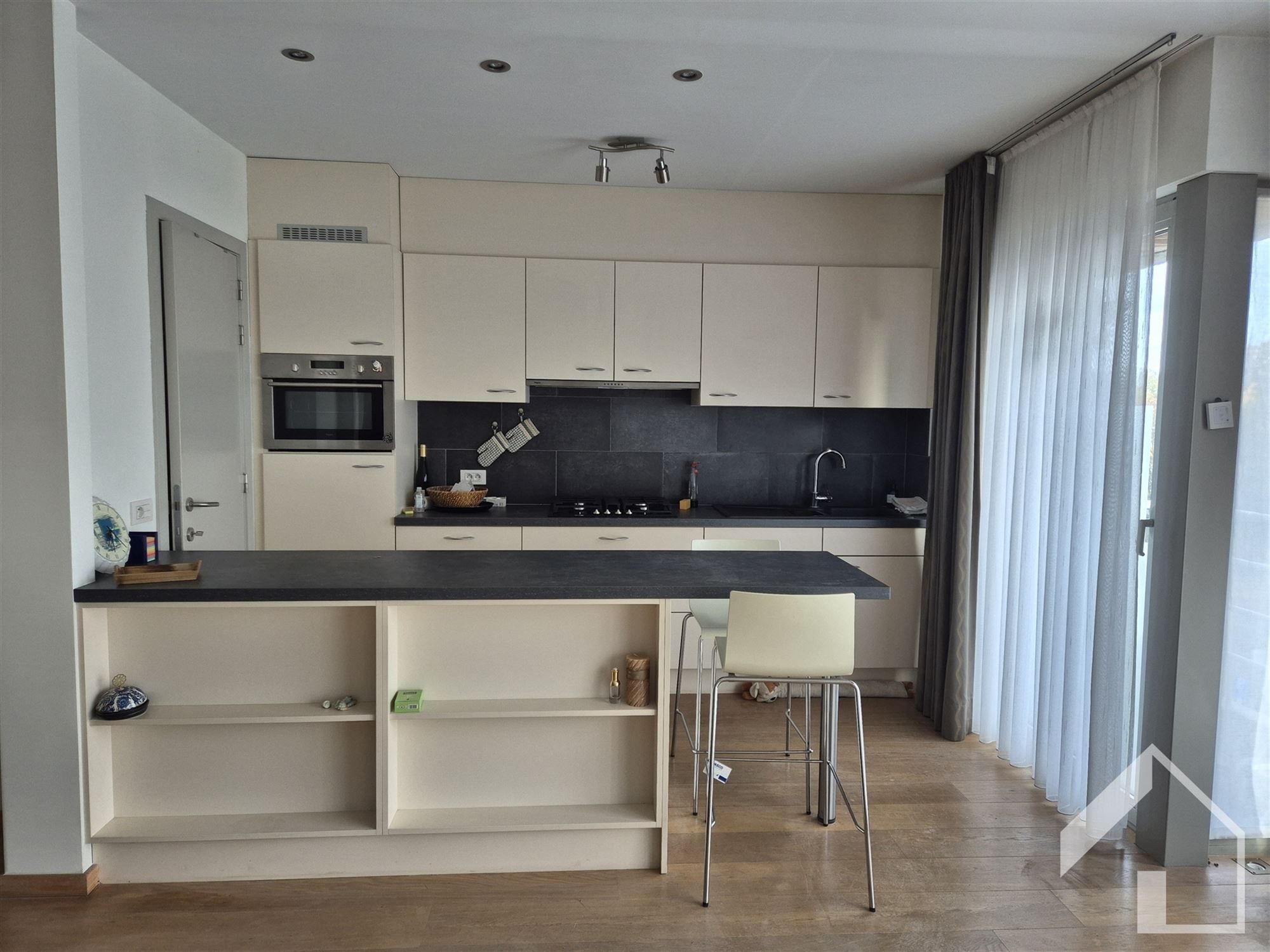 Appartement 3de verdieping, 2 slaapkamers, Lift en autostaanplaats foto 2