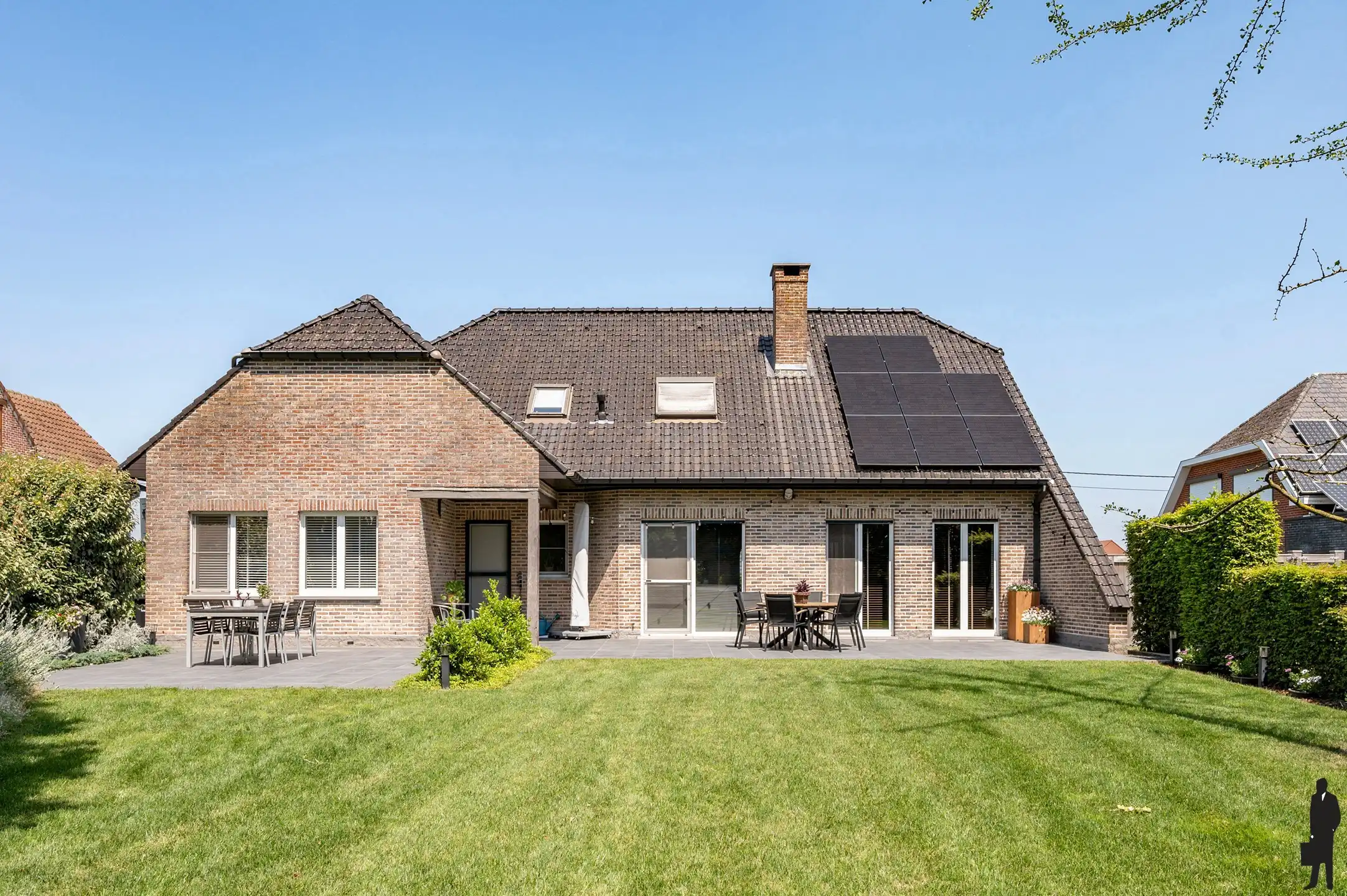 Ruime vrijstaande villa met 4 slaapkamers, inpandige garage en zuidgerichte tuin op een perceel van 2.957 m². foto 23