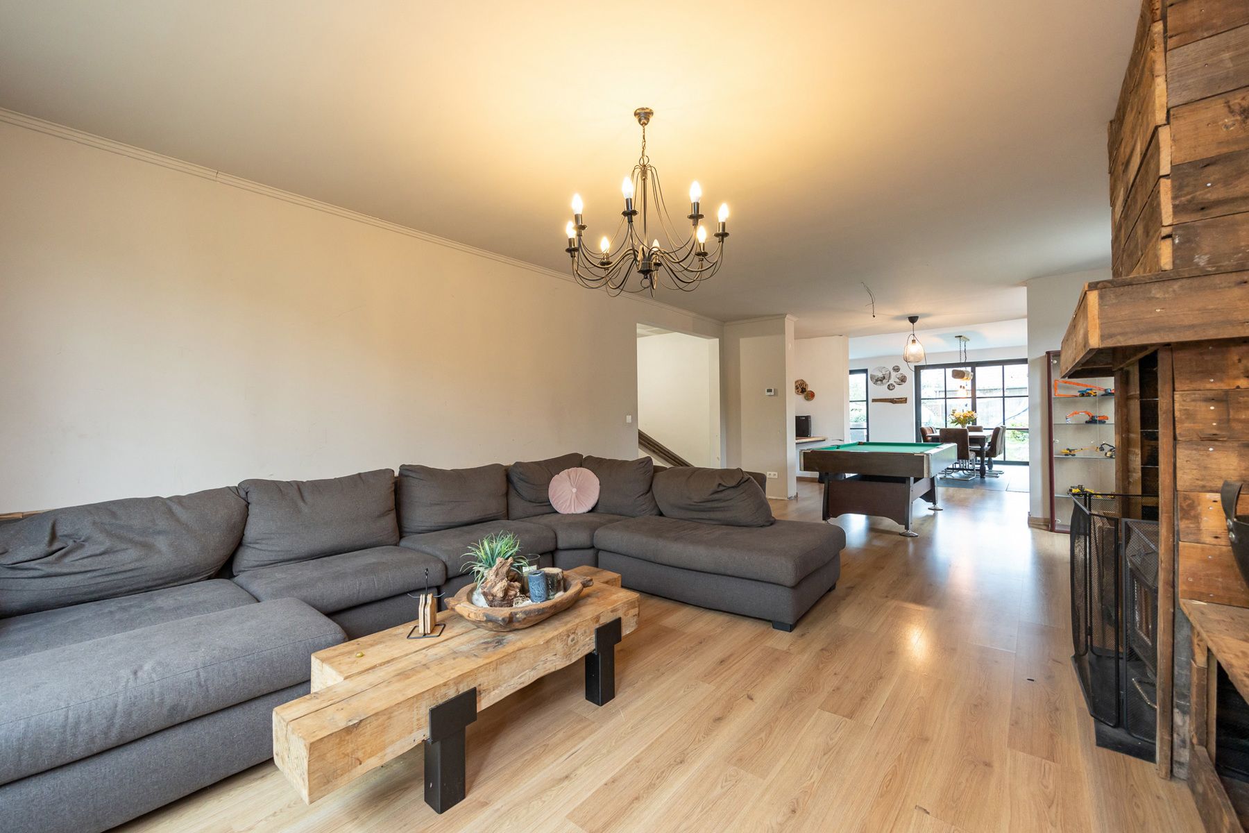 Karaktervolle gerenoveerde woning op een perceel van ca 780 m². foto 4