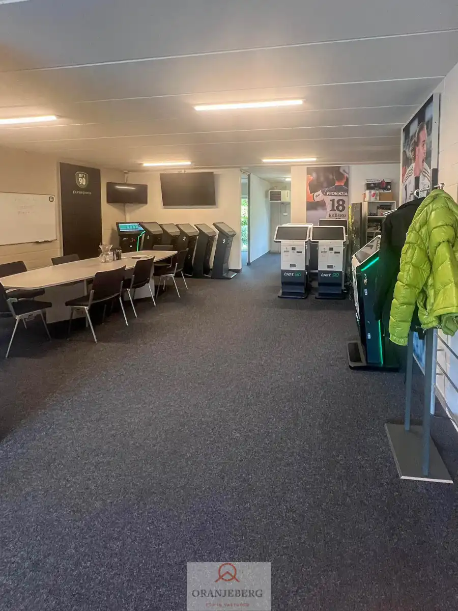 Handels ruimte/kantoor (128 m²) + magazijn te huur Mariakerke foto 8