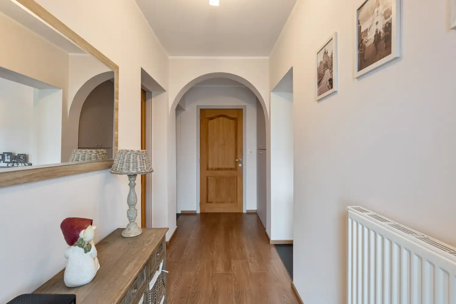 Landelijk gelegen, instapklare woning met 4 slaapkamers en zuidwestgerichte tuin op 8a27ca te Lubbeek. foto 3
