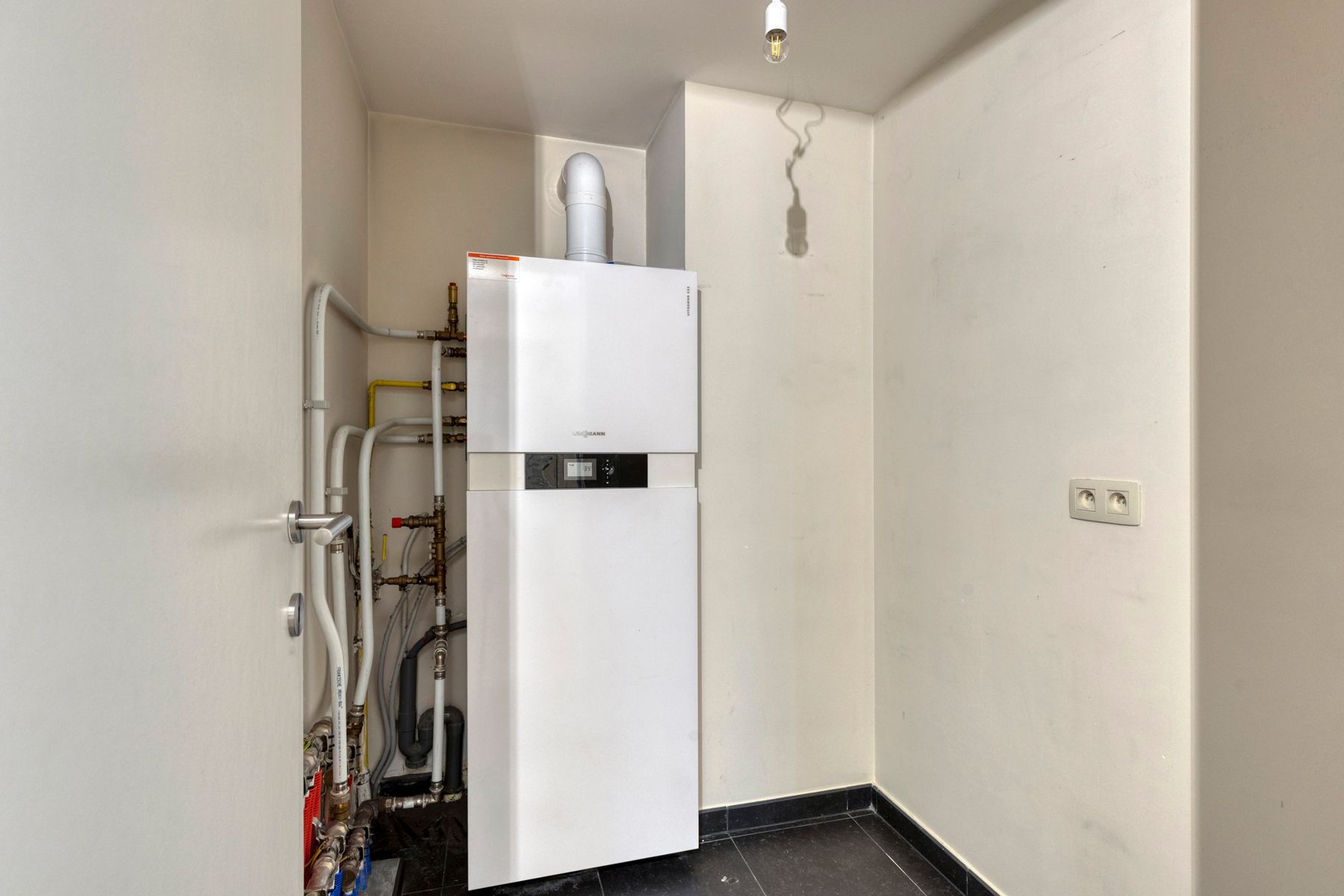 3 slaapkamers, 2 terassen en STAANPLAATS INBEGREPEN IN PRIJS foto 13