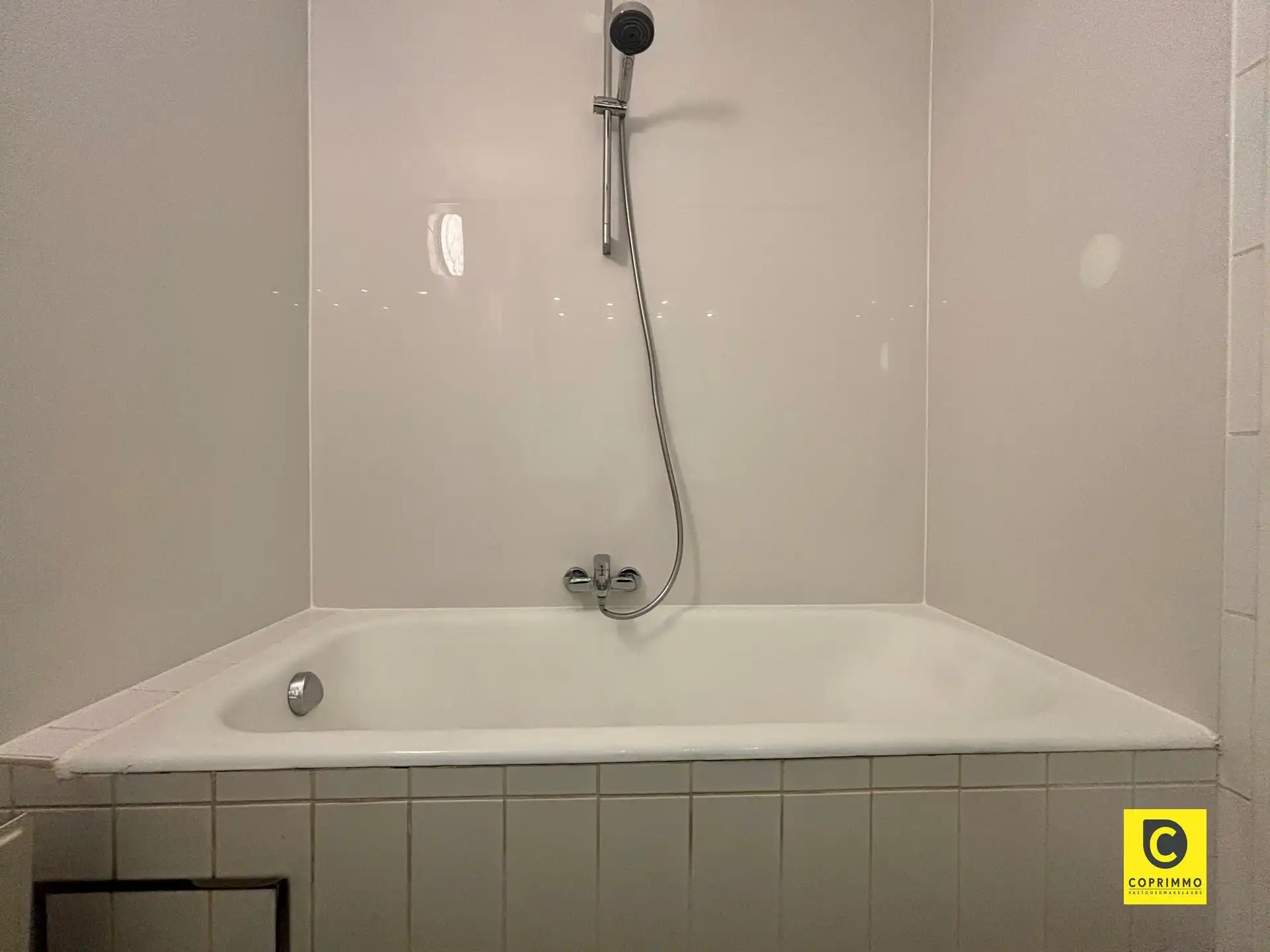 Instapklaar 3 slaapkamer appartement met zonnig terras, kelder en fietsenberging foto 16