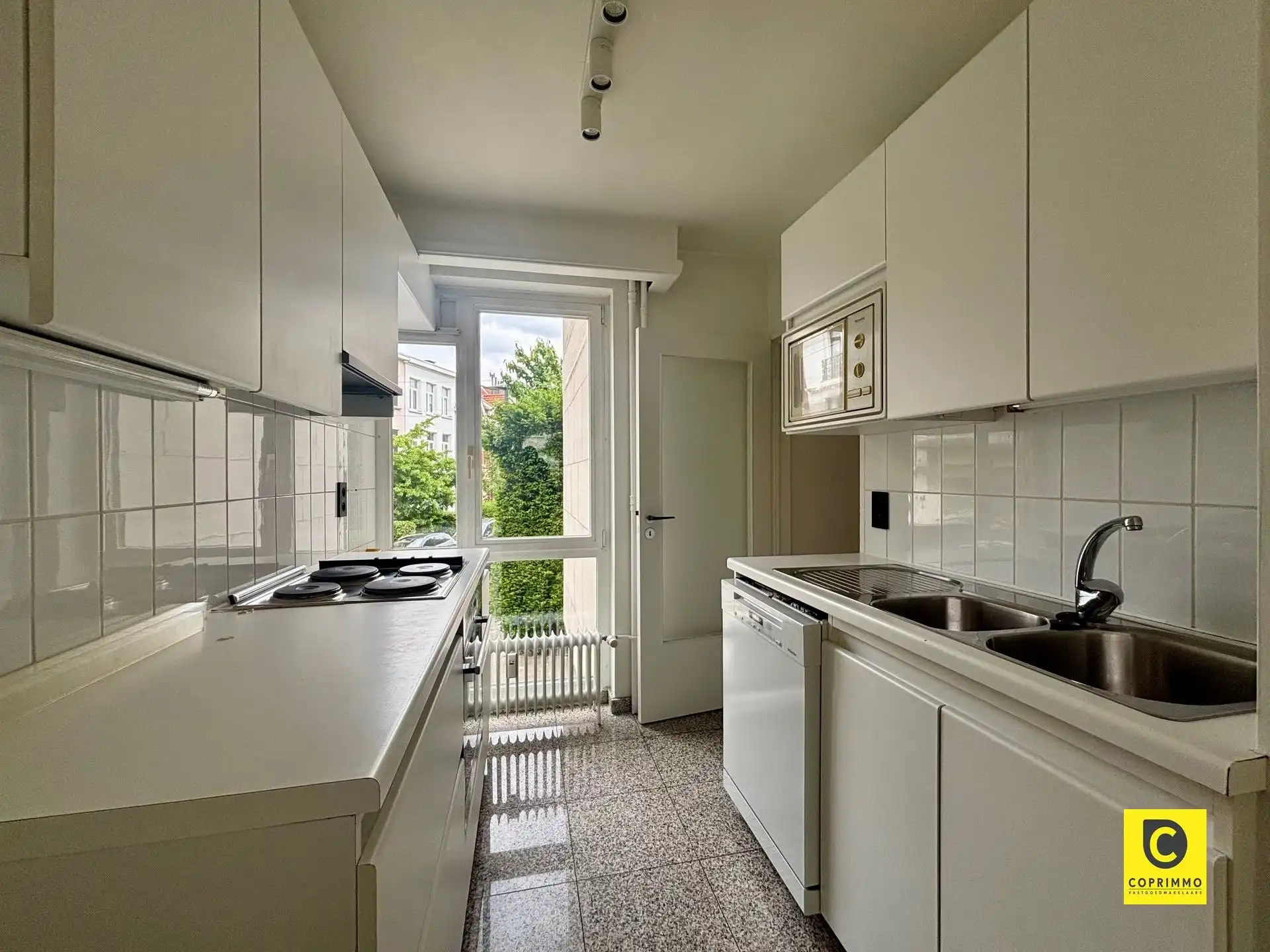Instapklaar 3 slaapkamer appartement met zonnig terras, kelder en fietsenberging foto 16