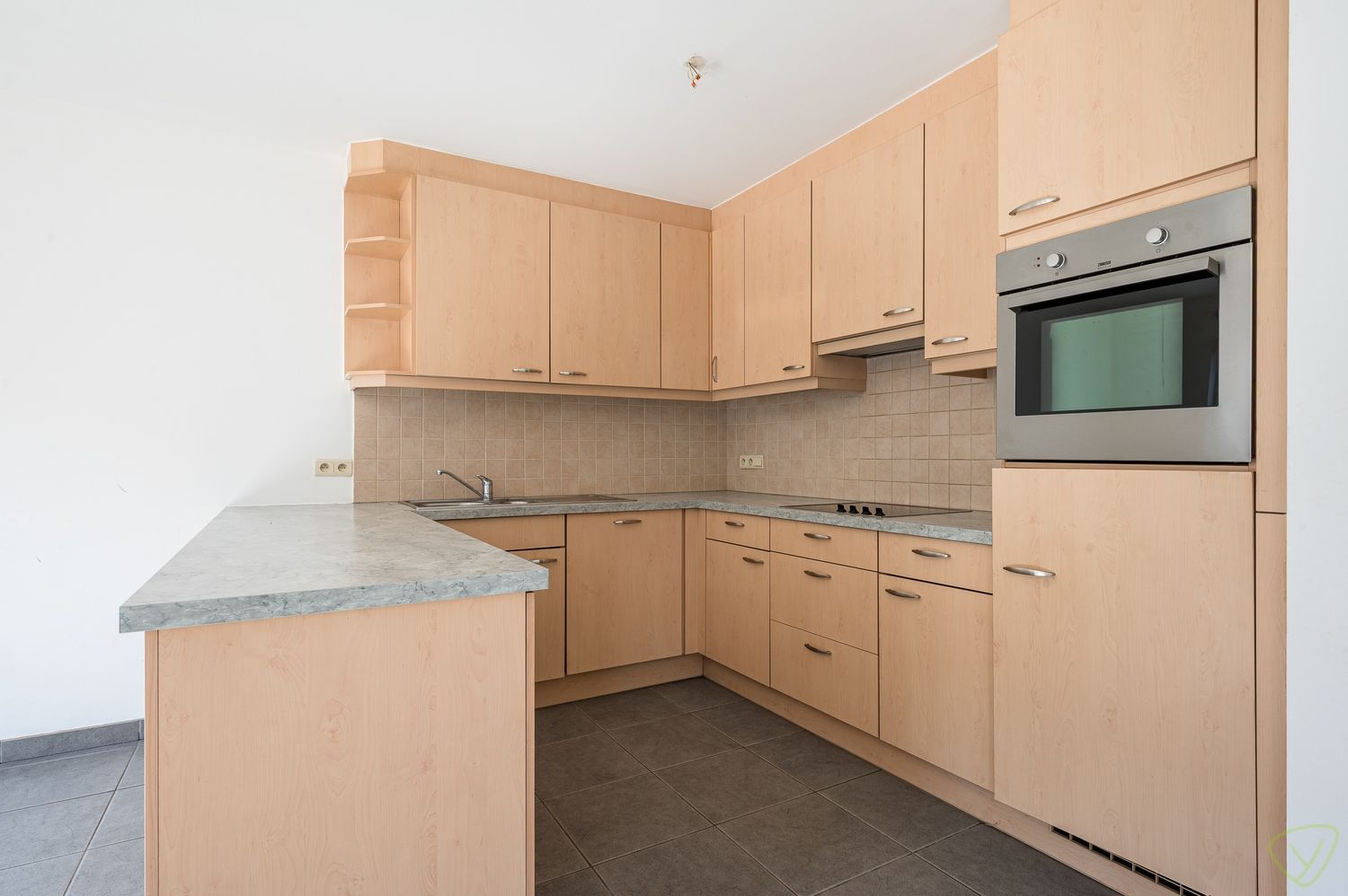 Instapklaar Gelijkvloers Appartement in Eeklo: Comfort en Ruimte op Toplocatie foto 9
