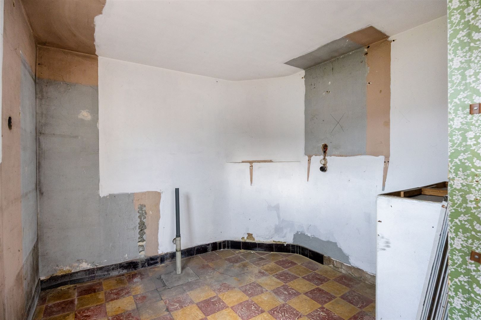 TE KOOP: Te renoveren woning met centrale ligging te Paal!  foto 9