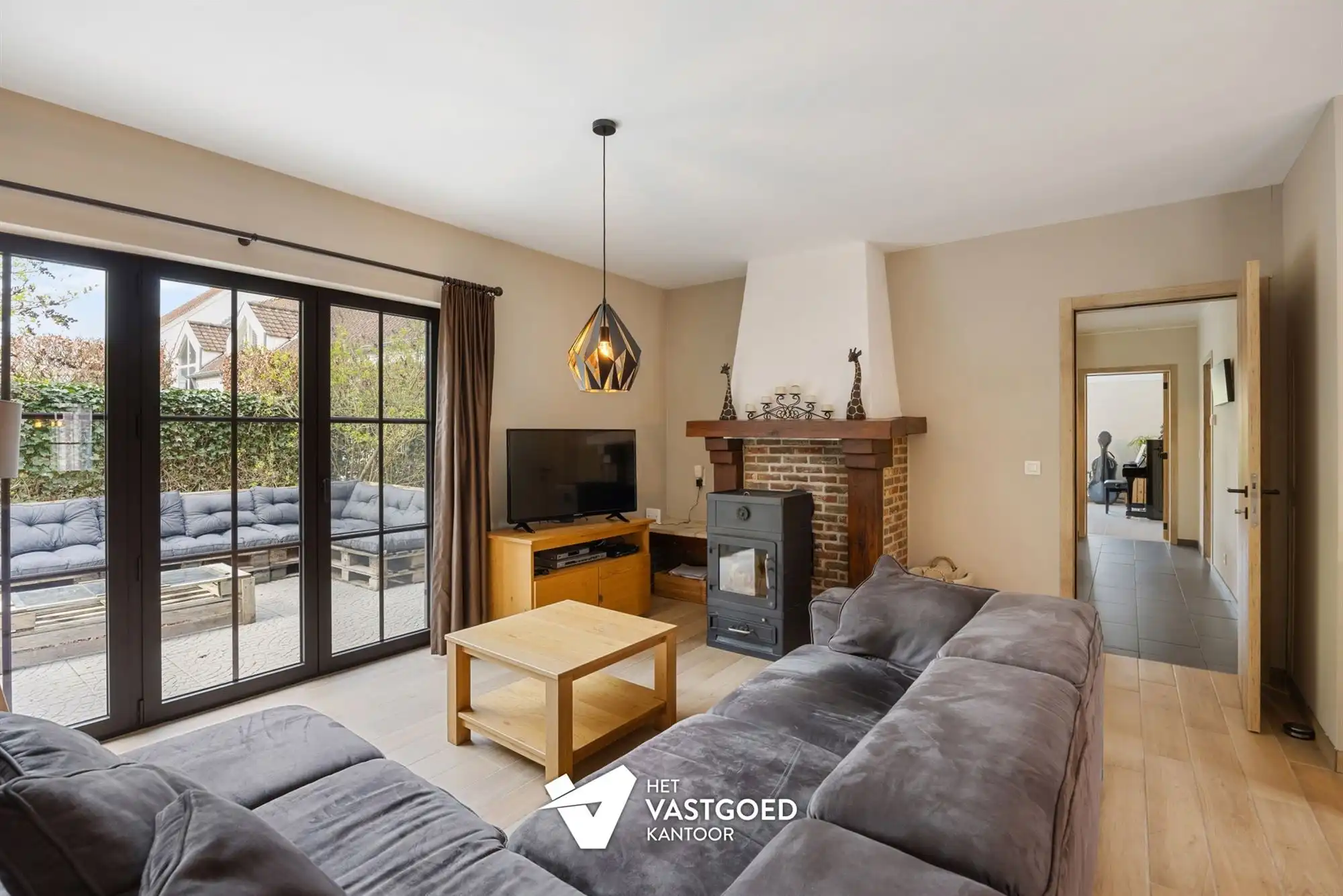 PERFECT ONDERHOUDEN WONING MET 6 SLAAPKAMERS EN WERKHUIS/GARAGE IN GROENE OMGEVING TE VIVERSEL foto 6