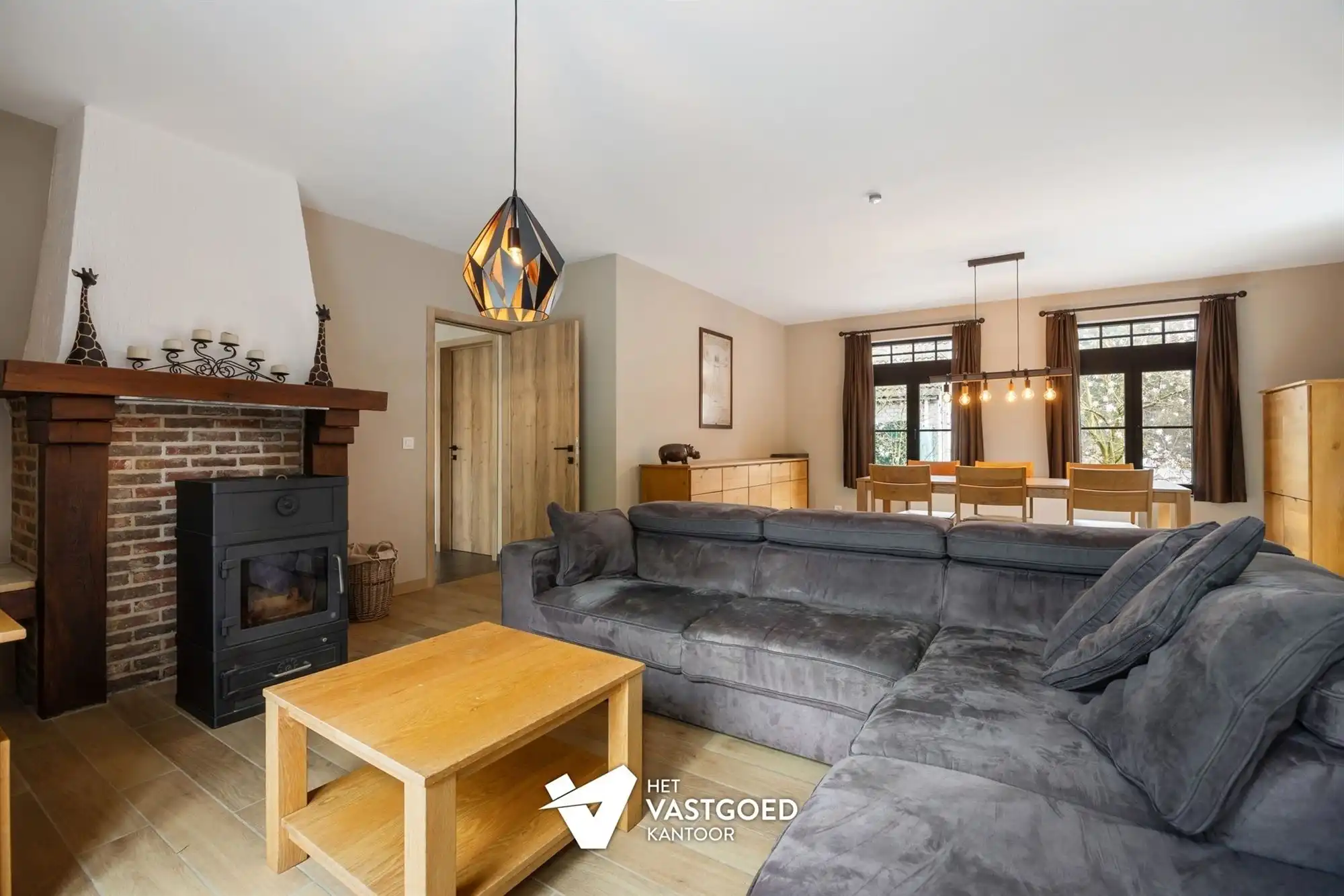 PERFECT ONDERHOUDEN WONING MET 6 SLAAPKAMERS EN WERKHUIS/GARAGE IN GROENE OMGEVING TE VIVERSEL foto 6