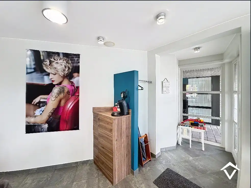 Volledig gerenoveerd handelspand met woonst en garage te Koekelare foto 22