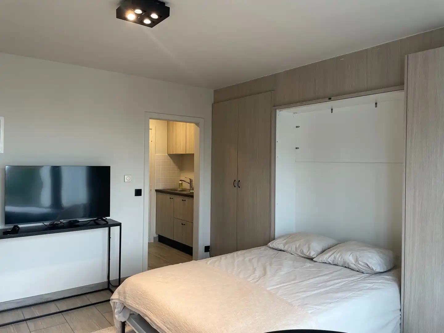 Knappe studio aan de zonnekant gelegen foto 3