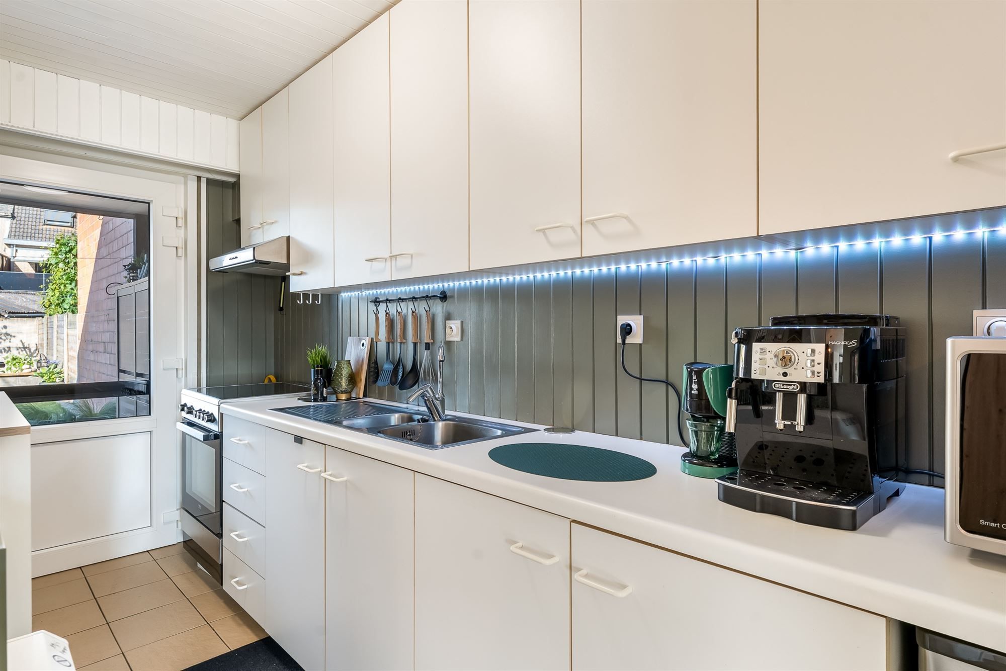 GOED GELEGEN OPBRENGSTEIGENDOM MET 2 APPARTEMENTEN foto 12