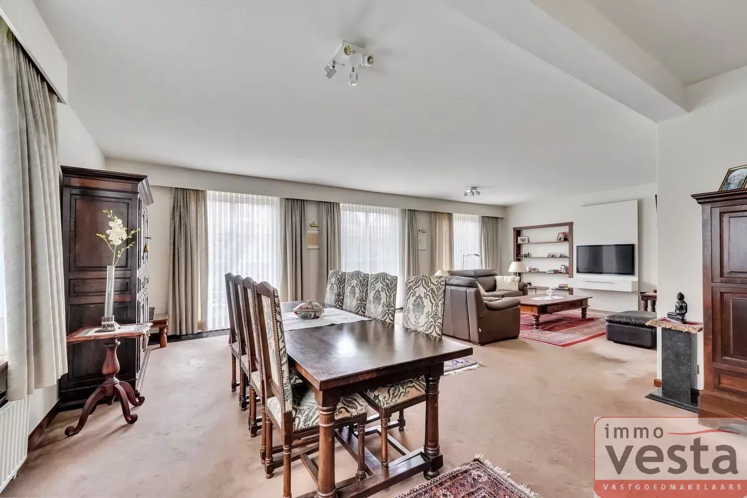 Ruime, statige villa met praktijkruimte foto 6