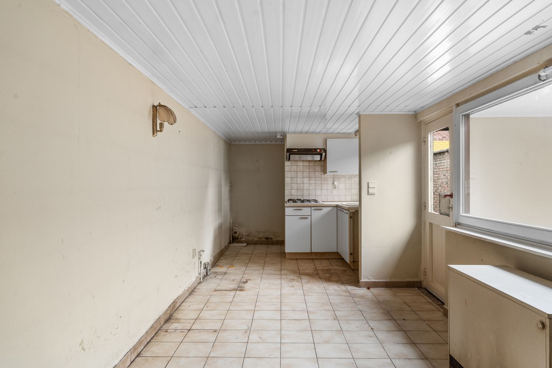 Te renoveren 3 slpk. woning met garage en uitweg foto 18