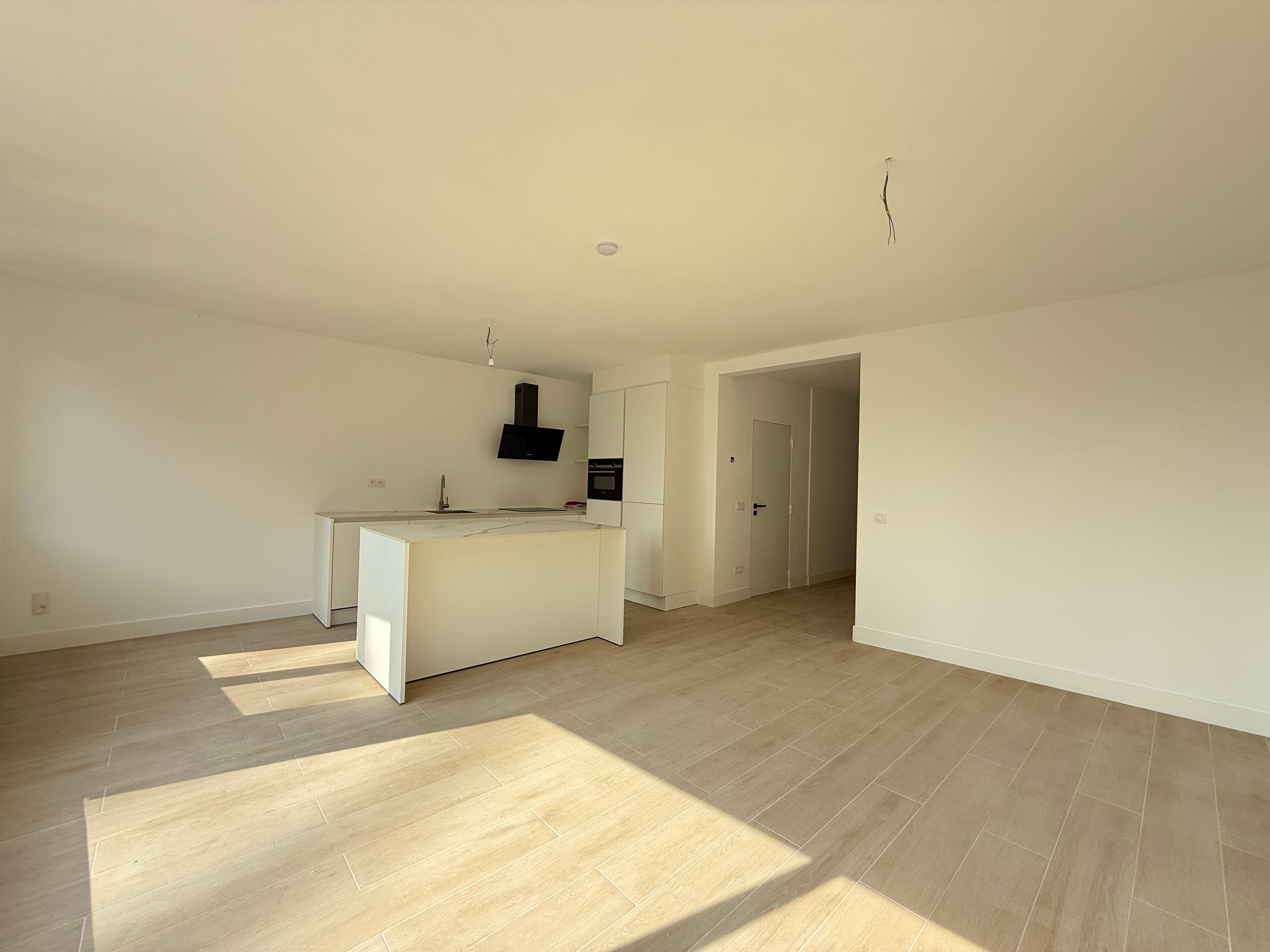 Subliem gerenoveerd appartement met terras foto 3