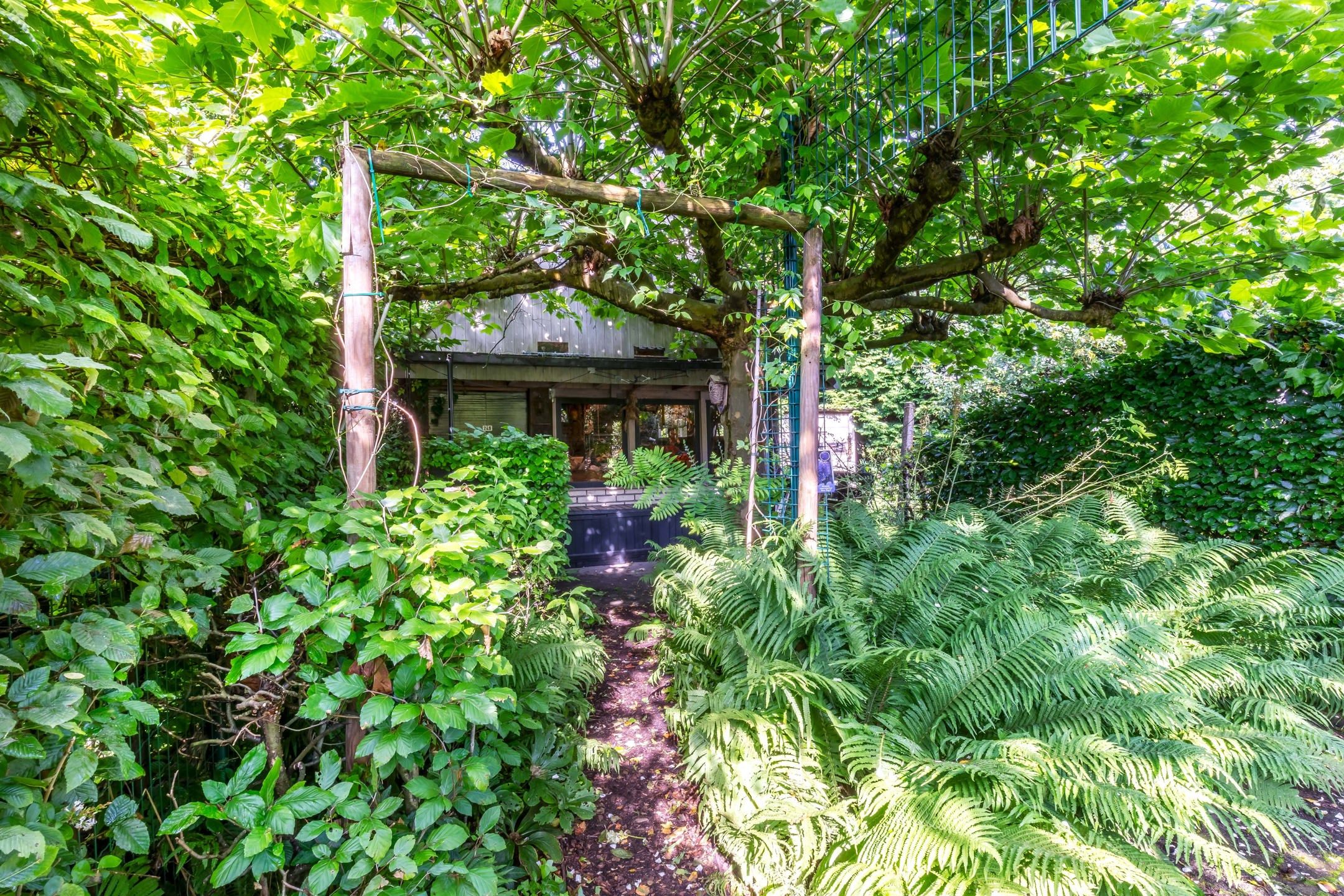 Karaktervolle woning met tuin en zij-ingang, in het centrum foto 33