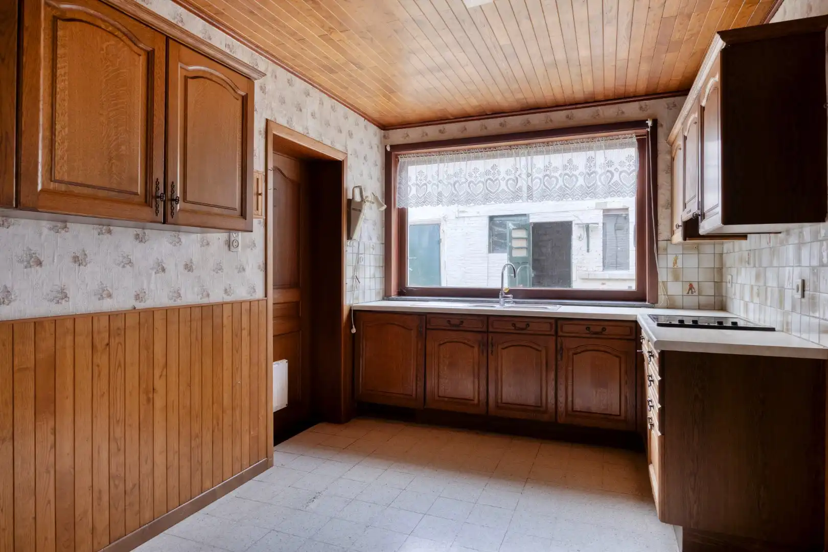 Hoeve met binnenkoer, stallen en tuin in landelijke dorpsligging te Nerem foto 10