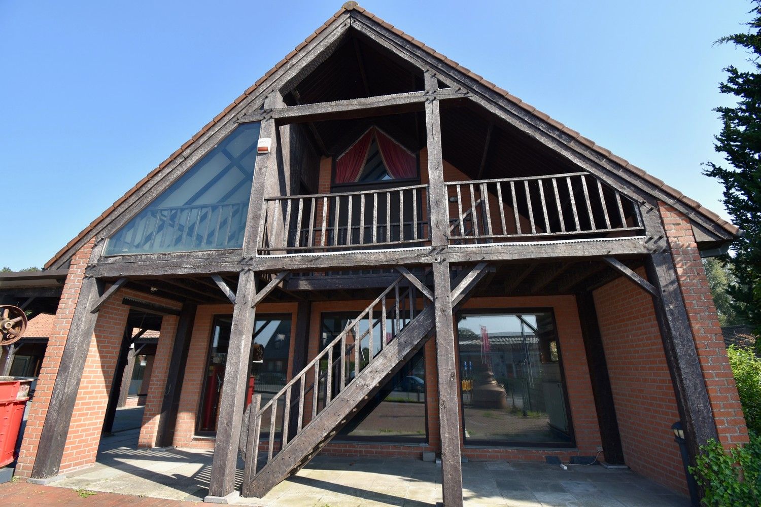 Polyvalent gebouw bestaande uit winkelruimte, appartement en loods foto 17