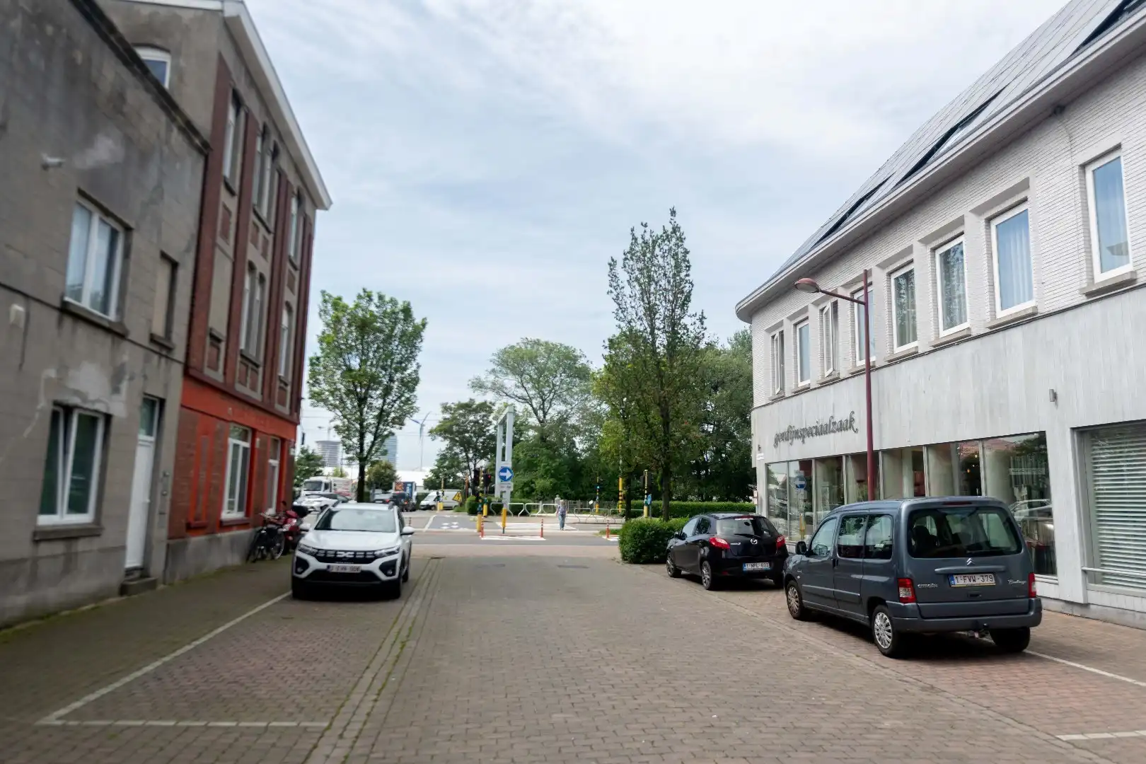 staanplaats voor auto  foto 2