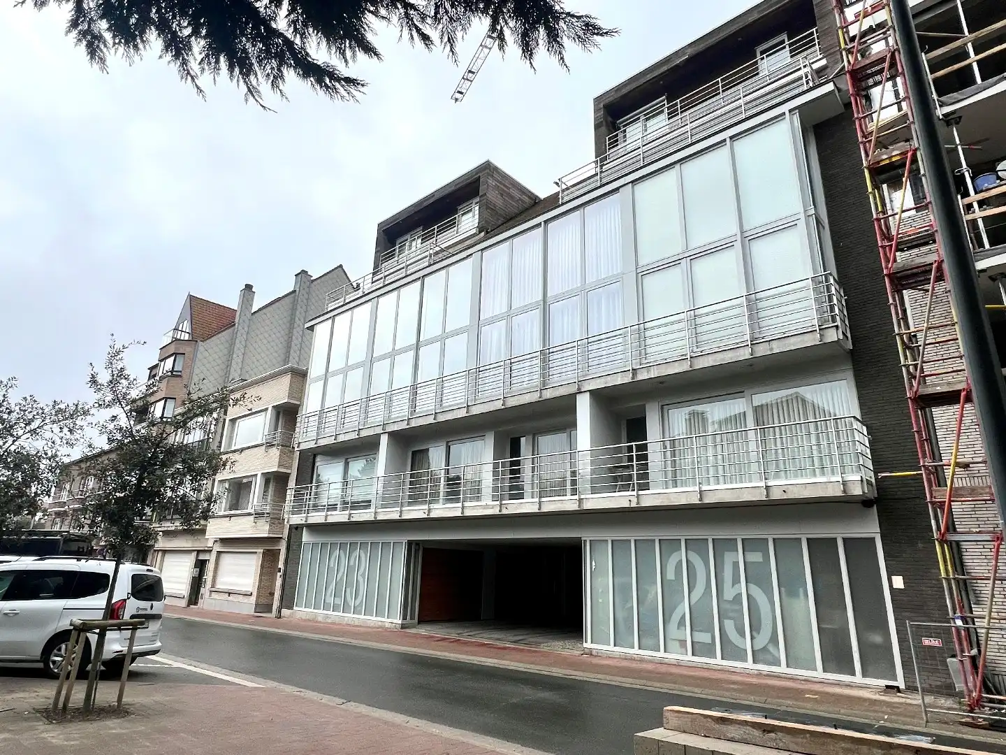 Gesloten garagebox nabij het Driehoeksplein foto {{pictureIndex}}