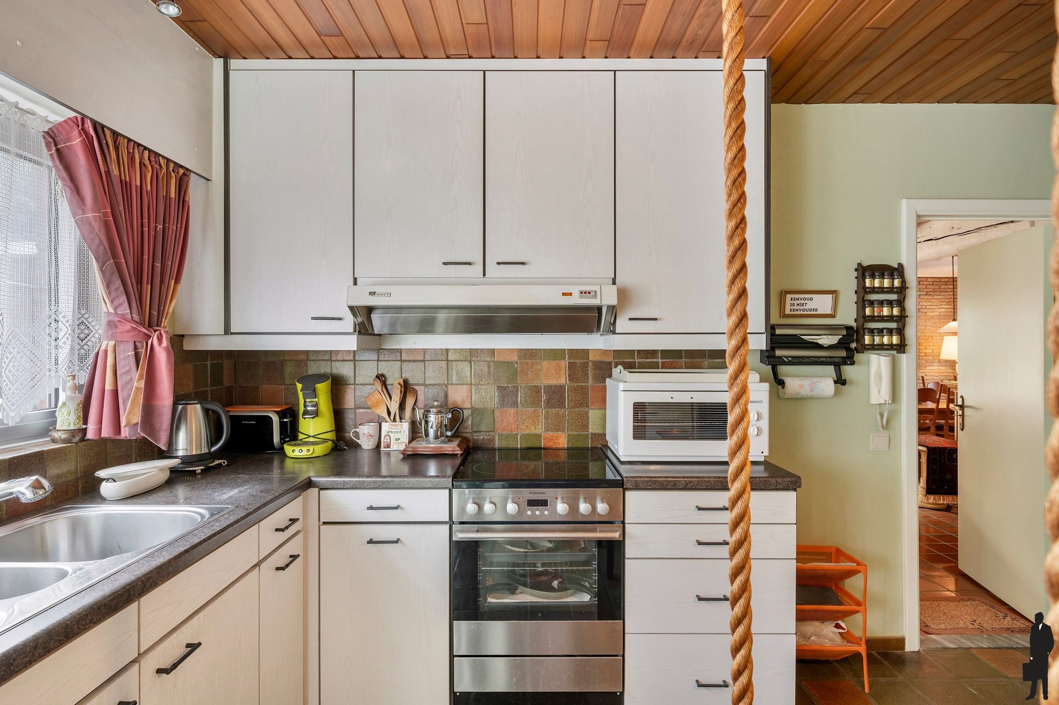 Vrijstaande gelijkvloers woning op prachtig perceel van ca. 1436 m² foto 10