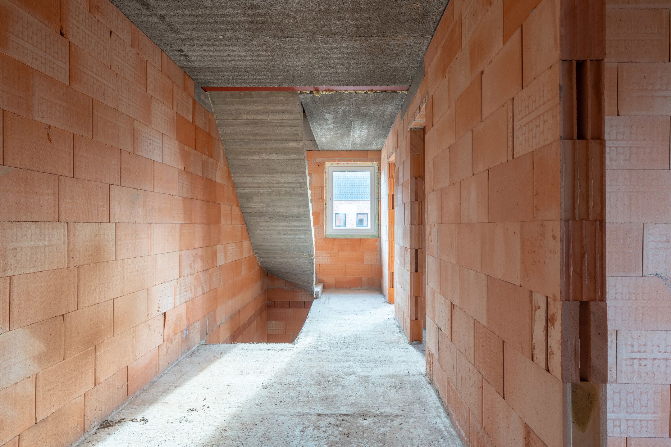 Knappe en ruime (245 m²) casco woning op gunstige ligging foto 23