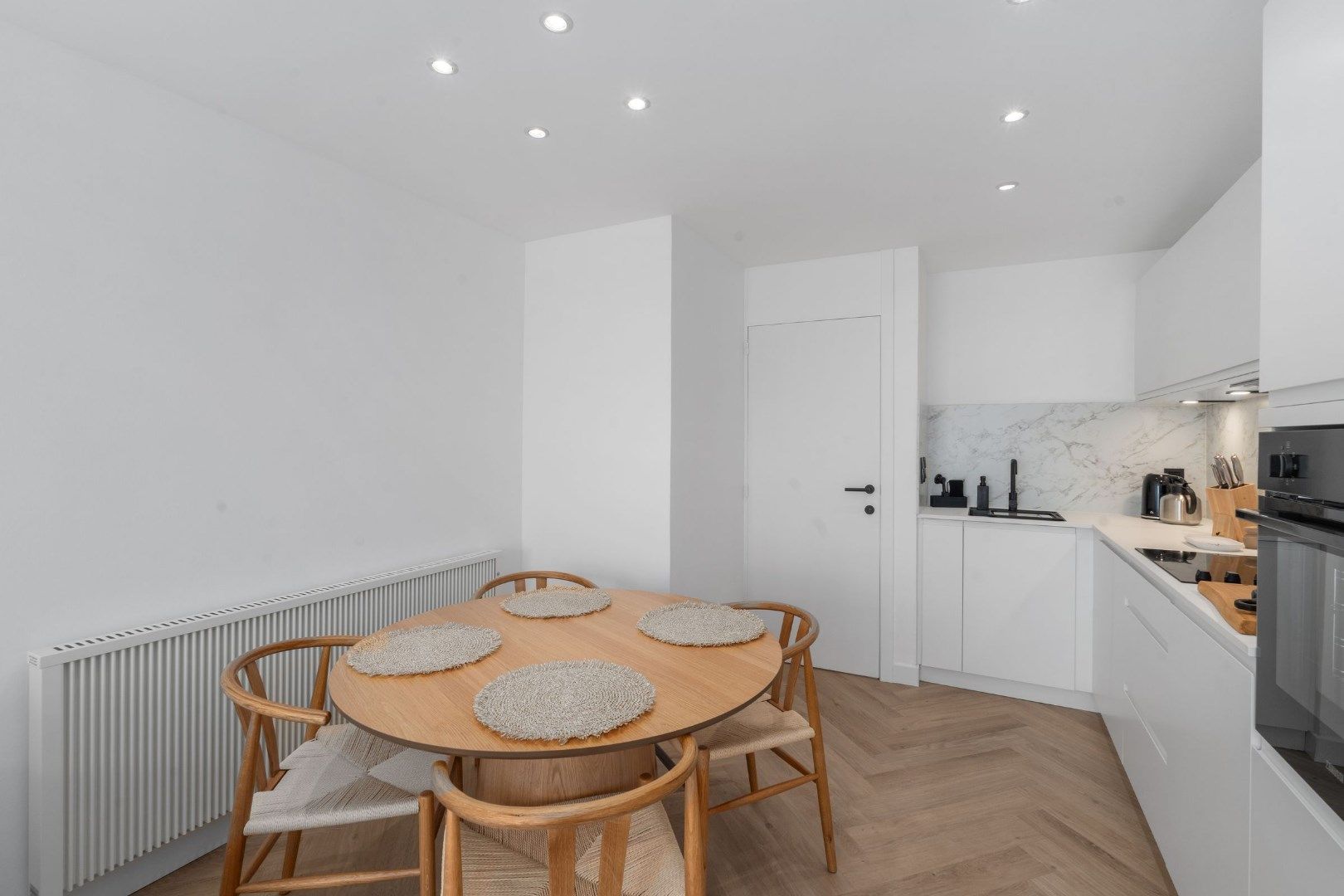 VOLLEDIG GERENOVEERD EN ZONNIG APPARTEMENT MET  ZIJDELINGS ZEEZICHT foto 5
