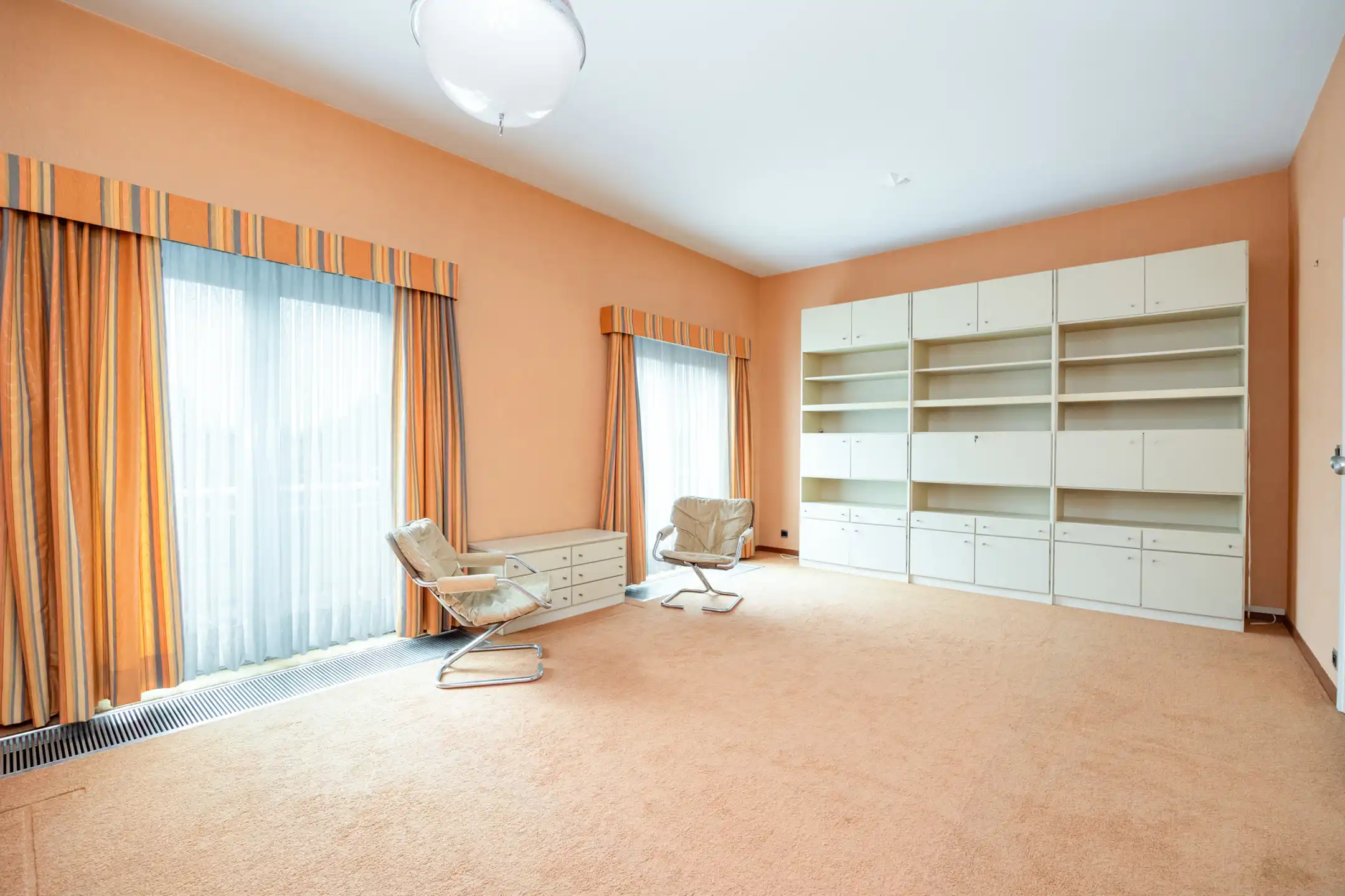 Uitzonderlijk groot gebouw met appartement en handelsruimte foto 10