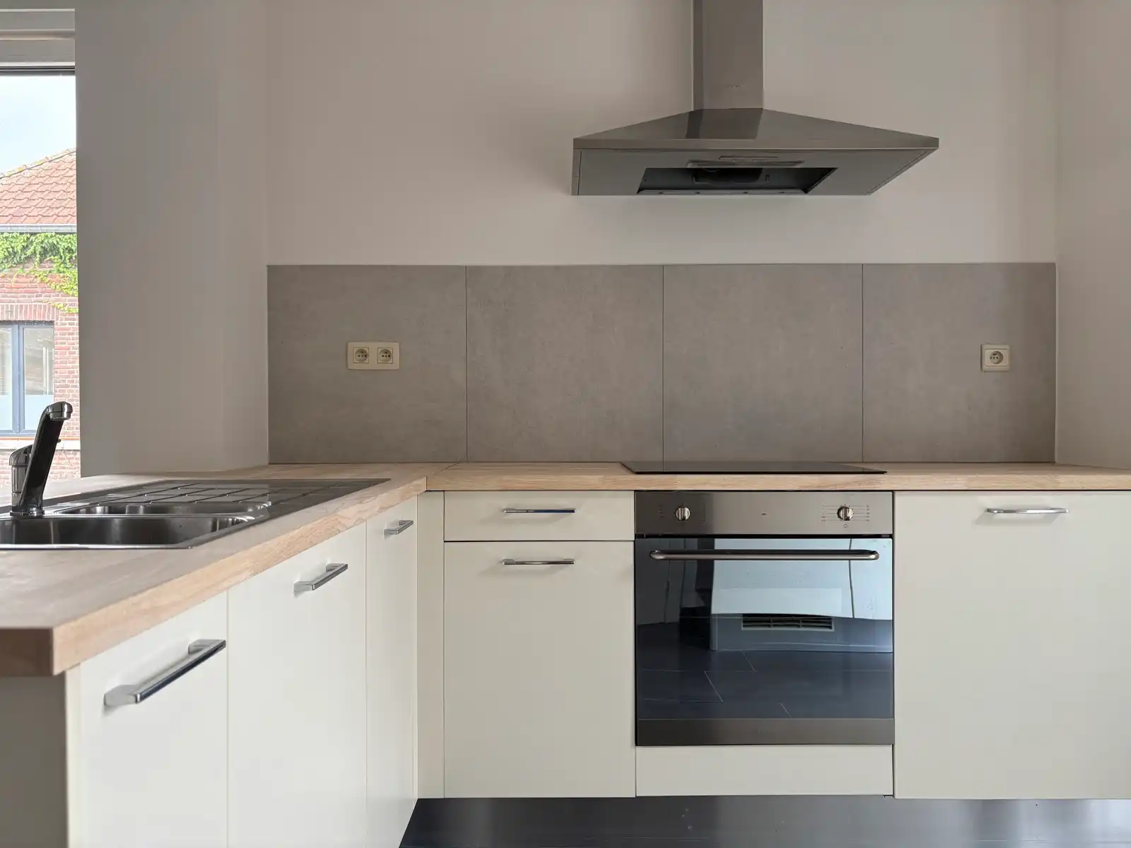 Verzorgde duplex met 1 slaapkamer en bureau foto 4