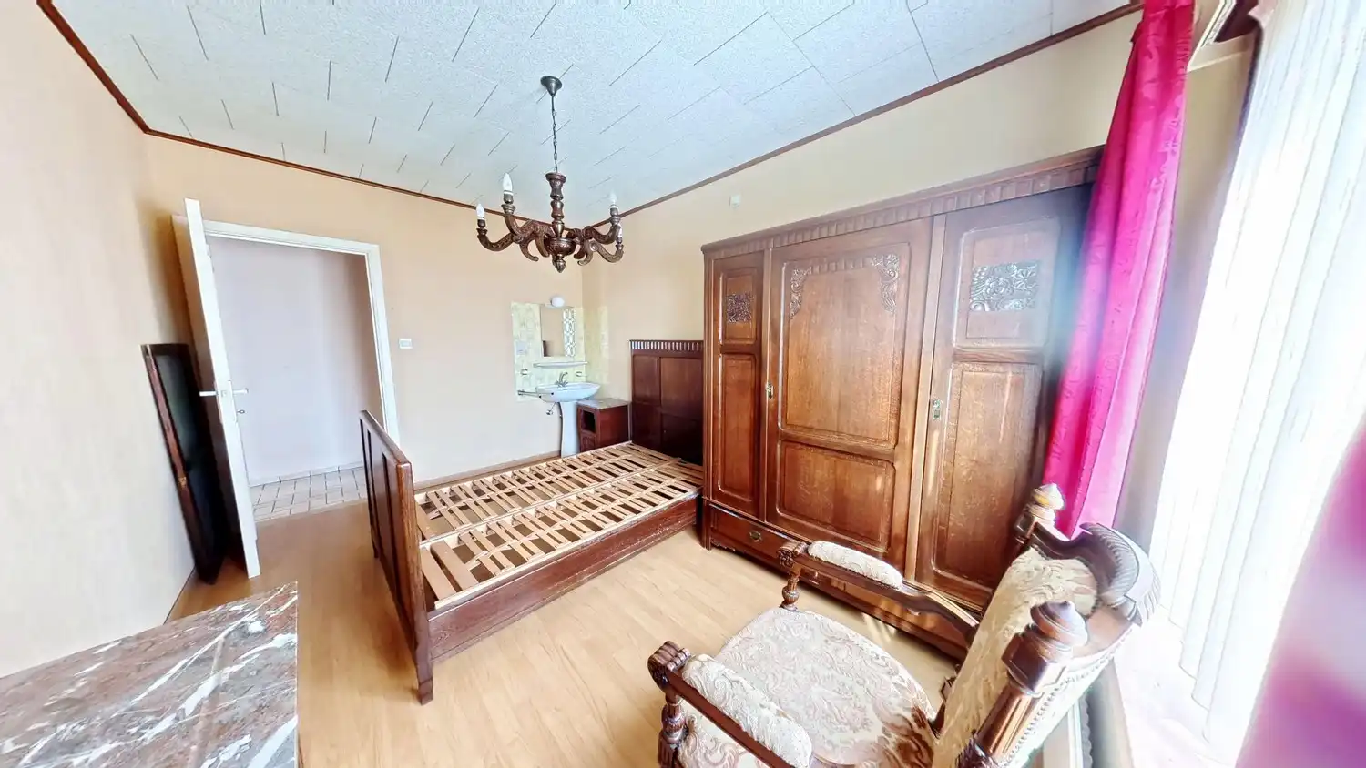 Centraal gelegen woning met 3 slaapkamers en mooie tuin! foto 7