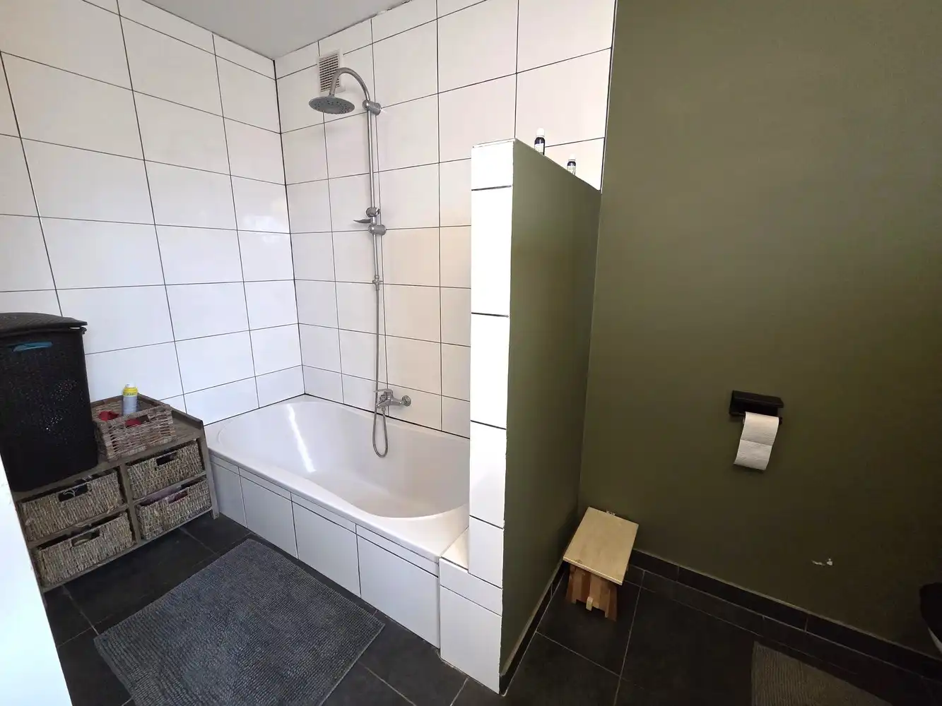 Zeer ruime woning, 3 tot 5 slaapkamers, 2 badkamers, volledig vernieuwd met ruim bijgebouw foto 15