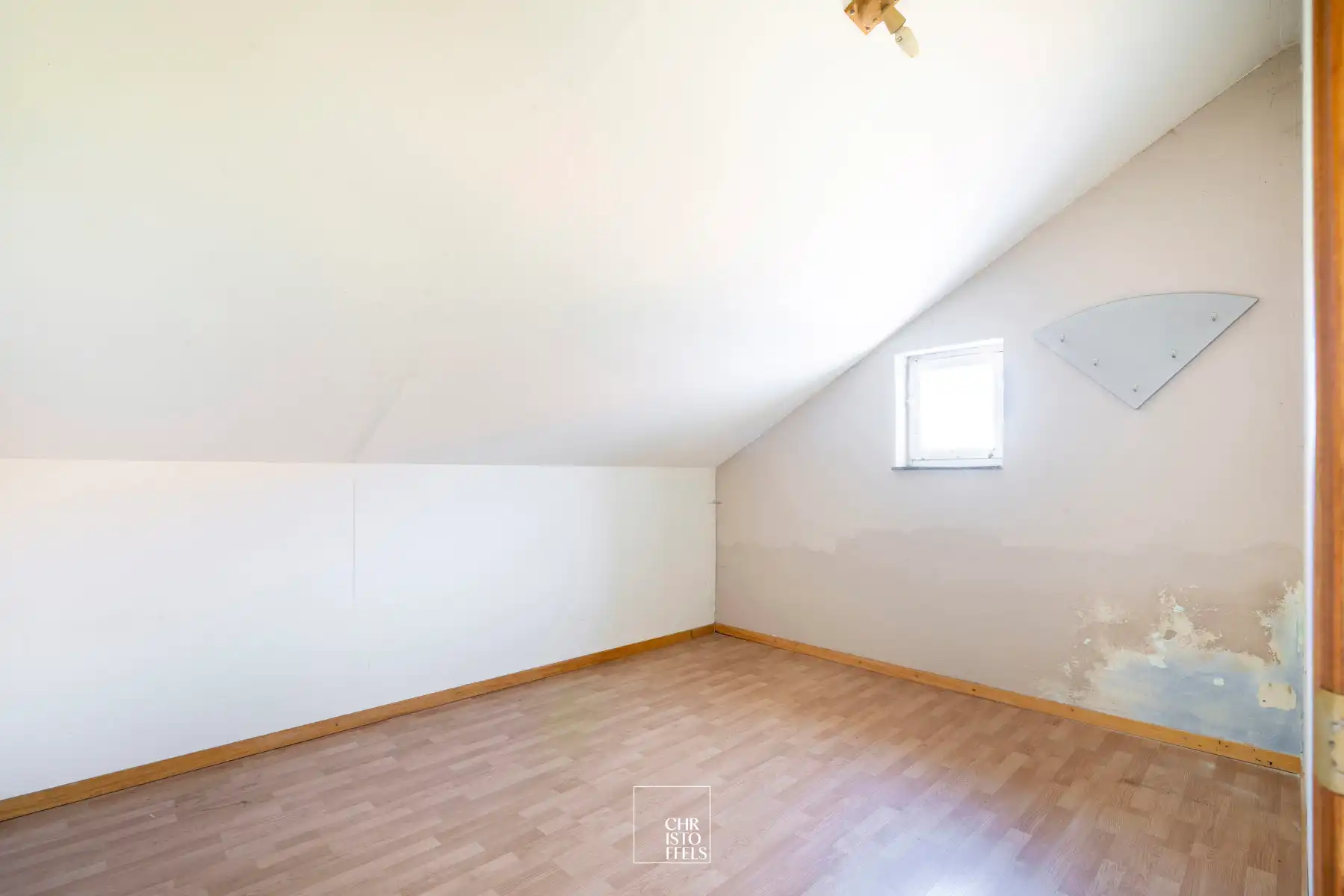 Te renoveren handelspand met bovenwoning, gelegen op een ideale locatie en met veel potentieel! foto 13