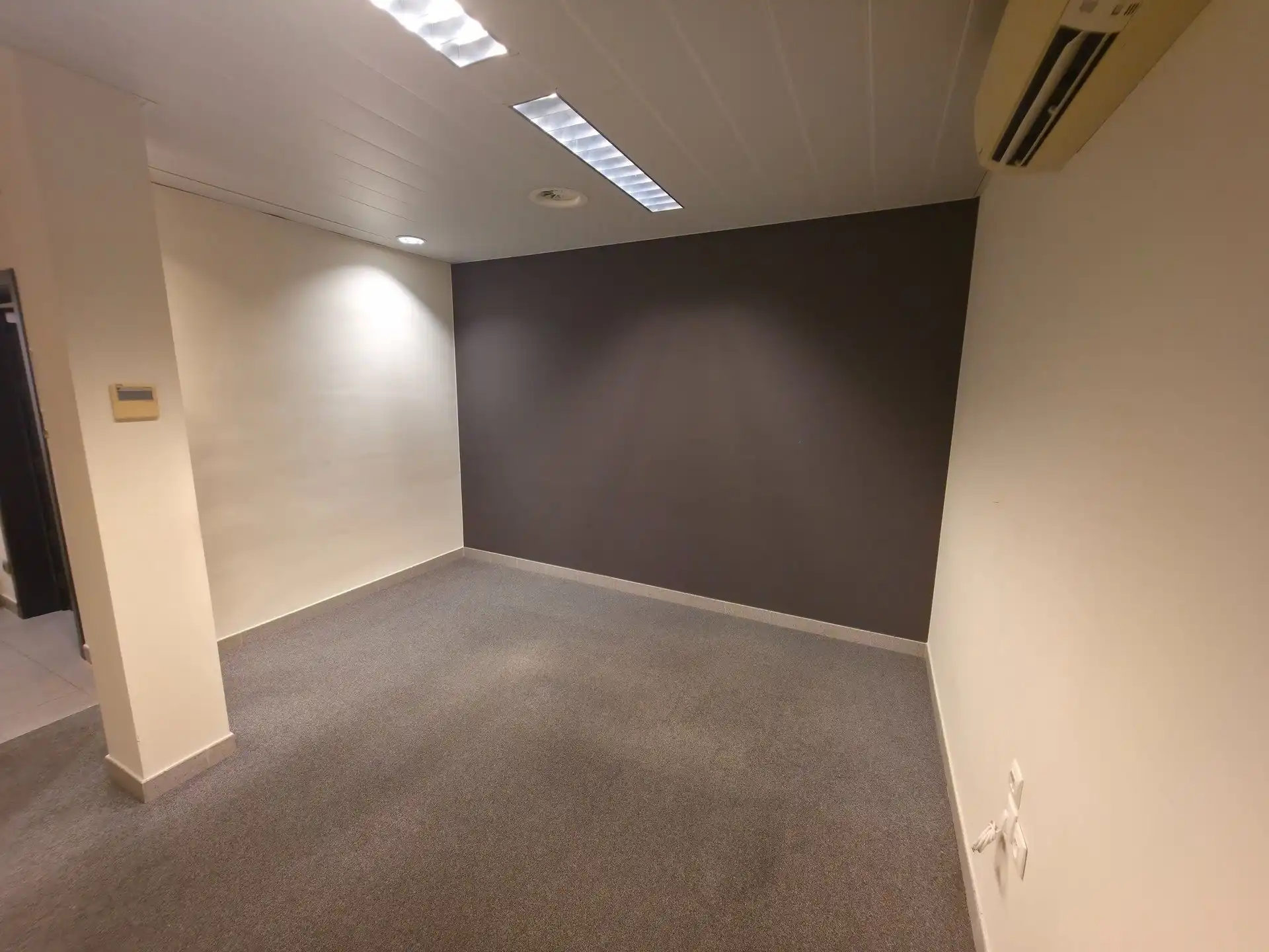 Handelspand/kantoor van 372m² in het hart van Denderhoutem foto 12