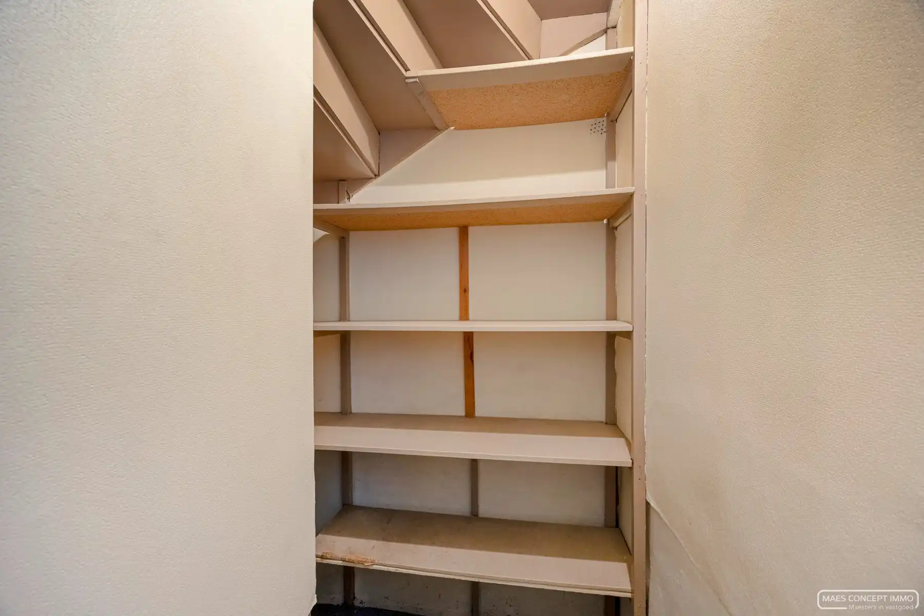 Ruime halfopen woning te koop in Gullegem foto 4