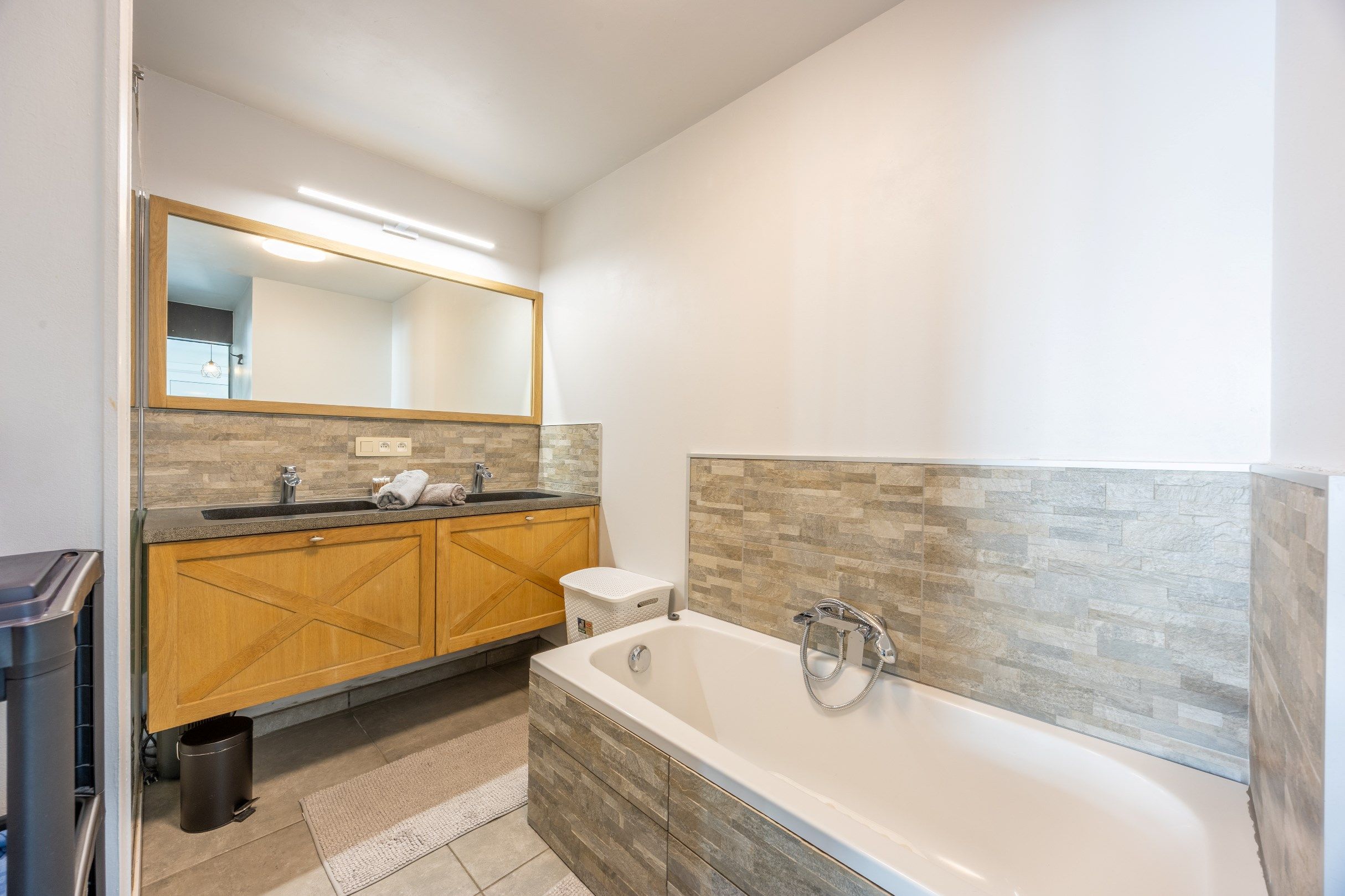 GERENOVEERDE HALFOPEN WONING OP LANDELIJKE TOPLOCATIE  foto 11