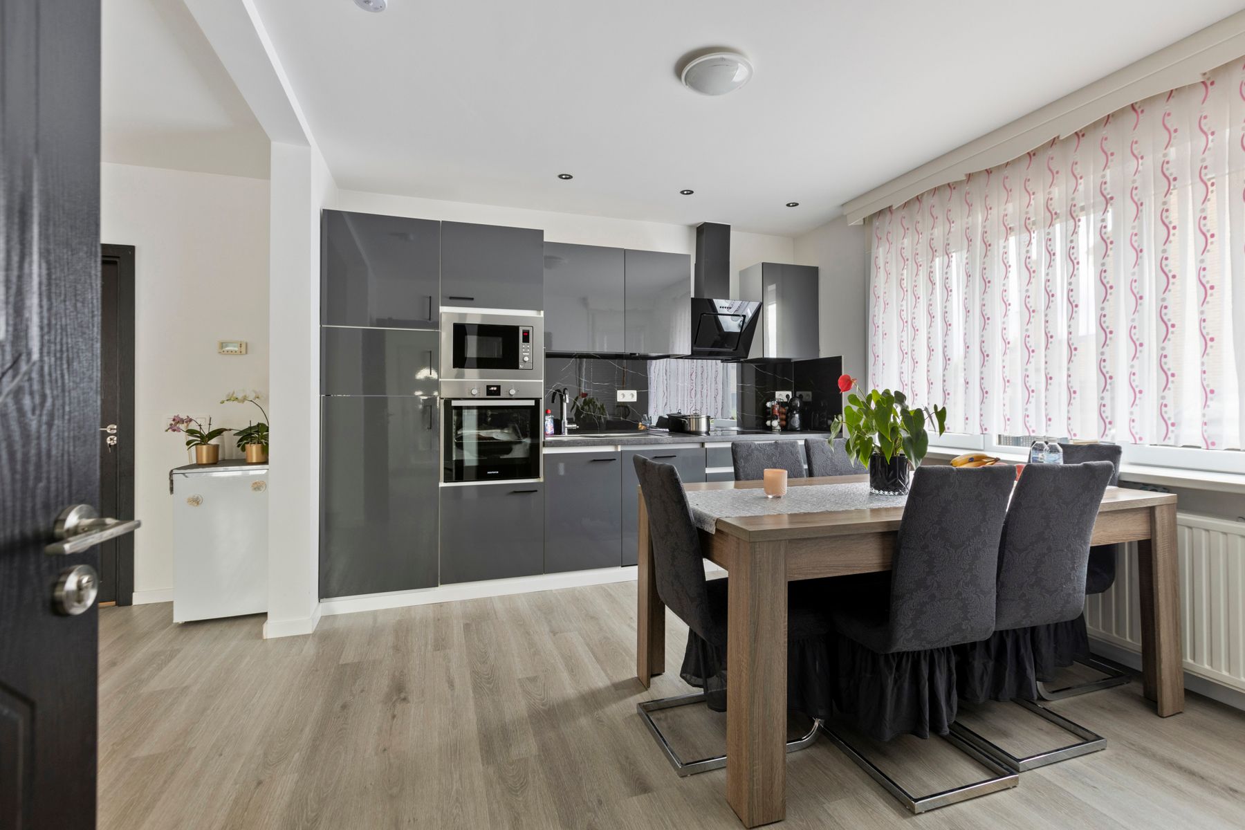 Gerenoveerde woning met drie slaapkamers foto 13