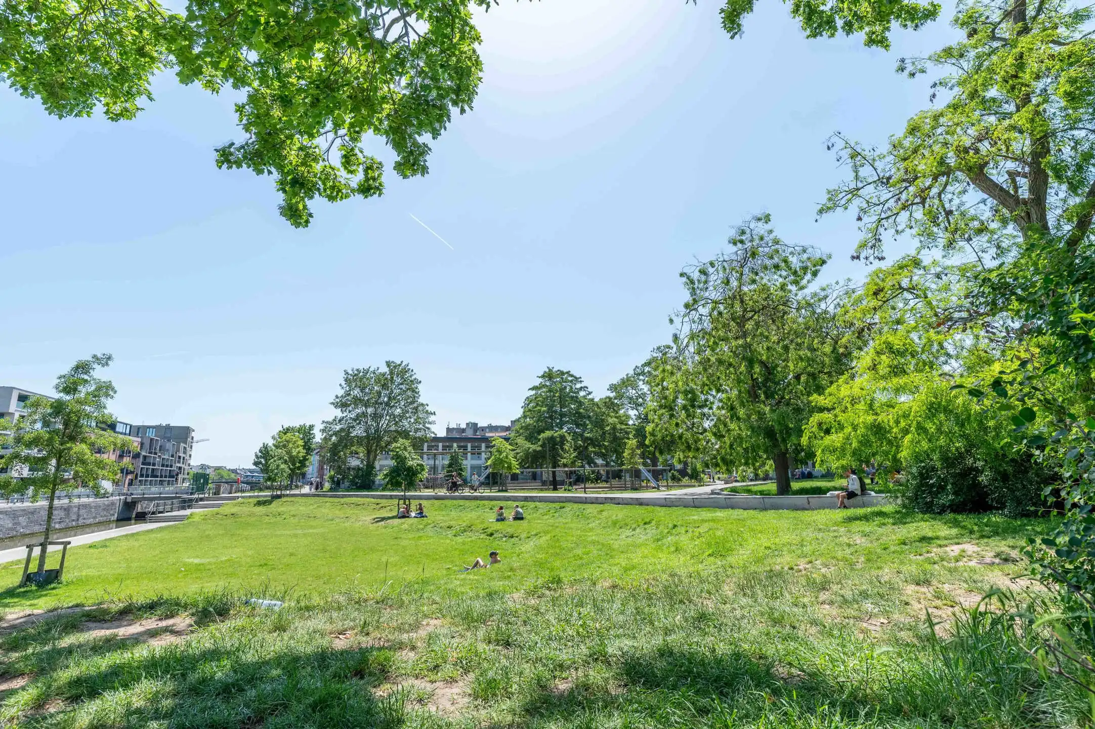 Karaktervol herenhuis op unieke locatie met buitenruimte foto 22