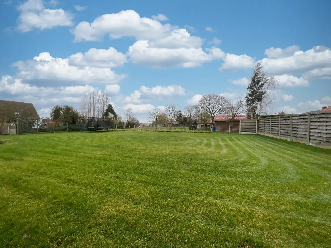 Kwalitatief vernieuwde woning met zonnige tuin (1004m²) foto 19