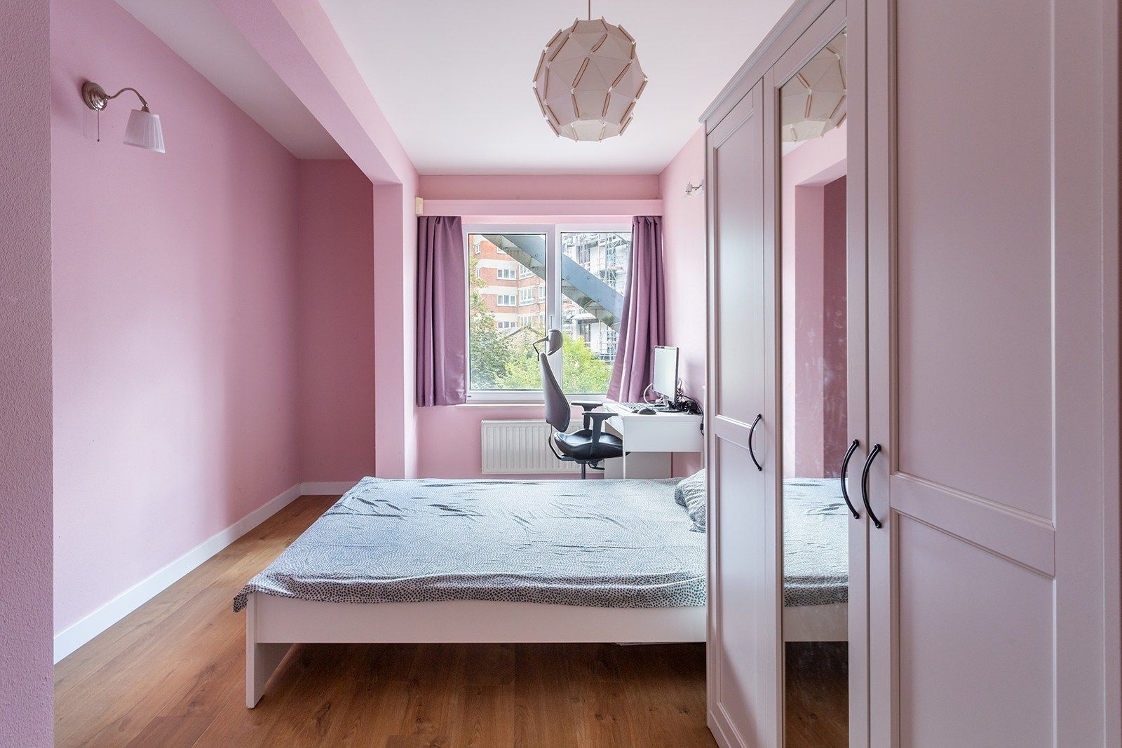 Uiterst ruim vierslaapkamer appartement tussen het Stadspark en de Theaterbuurt!  foto 24