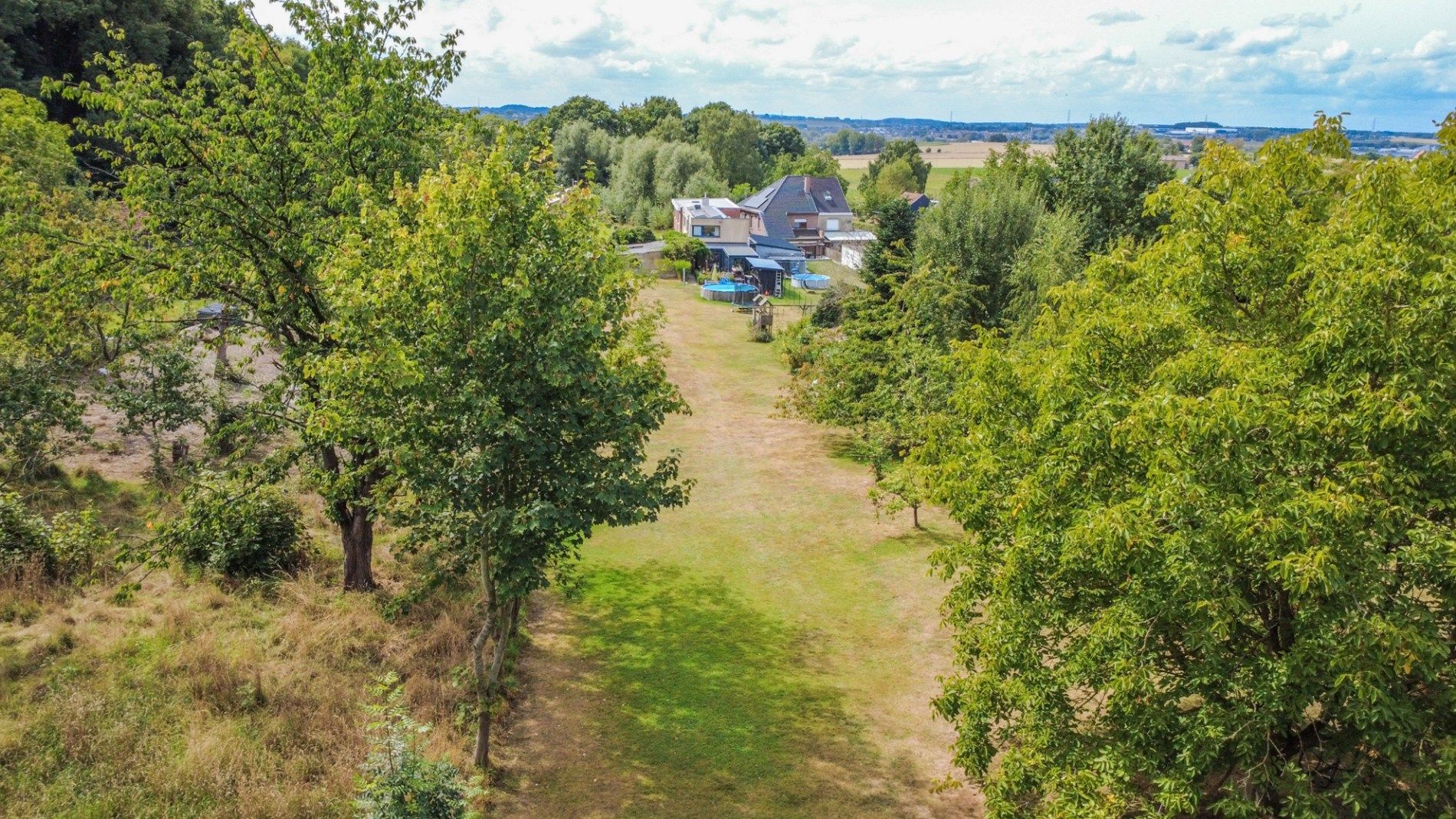 UNIEKE LOCATIE: 3-GEVEL WONING MET TUIN OP 11A10CA! foto 6