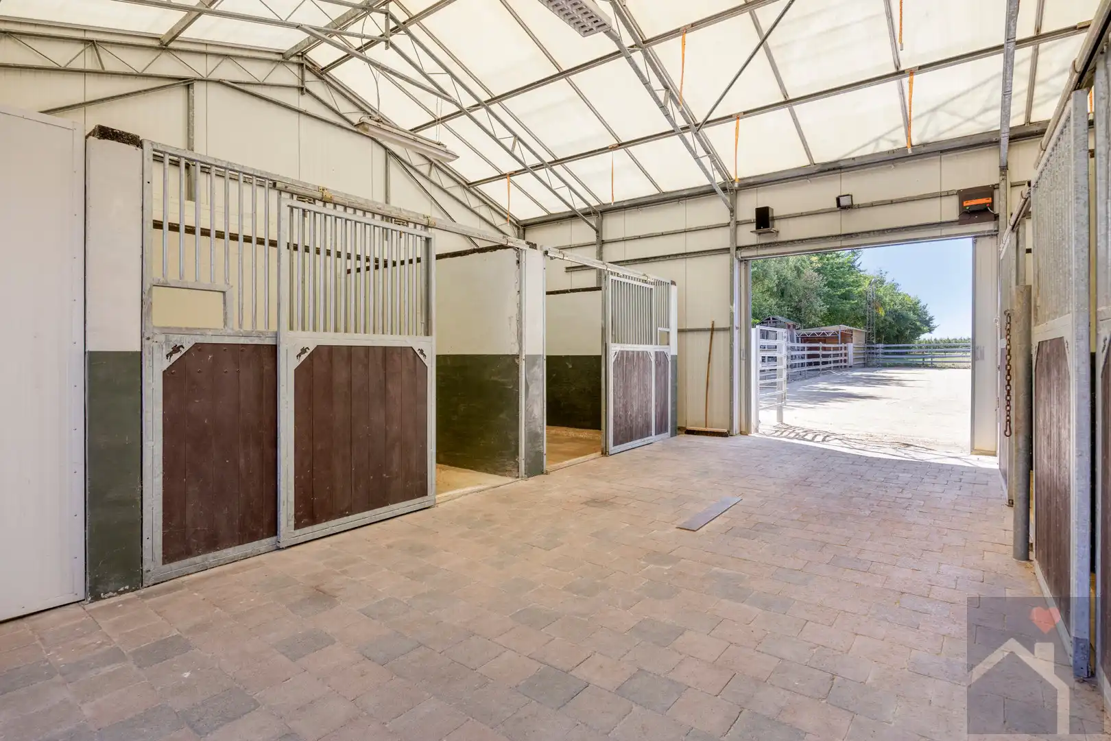 🐴 WONEN MET JE PAARDEN AAN HUIS? DIT IS ER ÉÉN OM TE BEKIJKEN! 🏡 foto 4