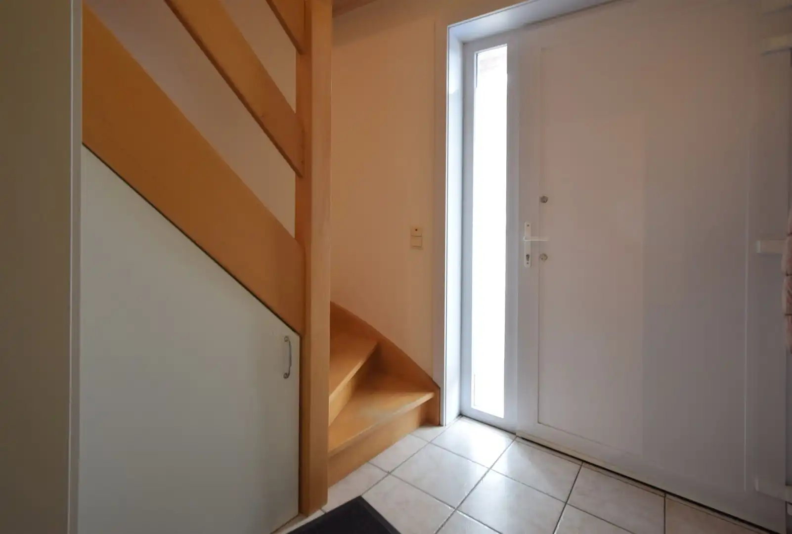 RUSTIG GELEGEN GEZINSWONING MET 3 SLAAPKAMERS, GARAGE EN ZONNIGE TUIN foto 6