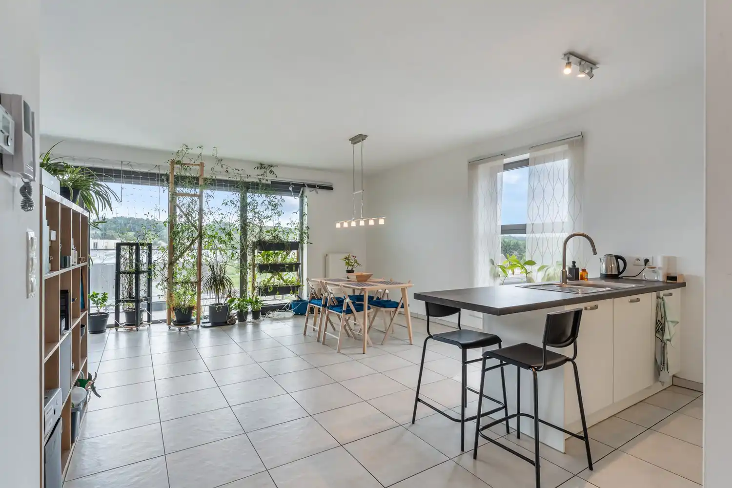 Modern en energiezuinig(A-label) appartement met 2 slaapkamers, een terras, een autostaanplaats en een kelder te Herent! foto 3