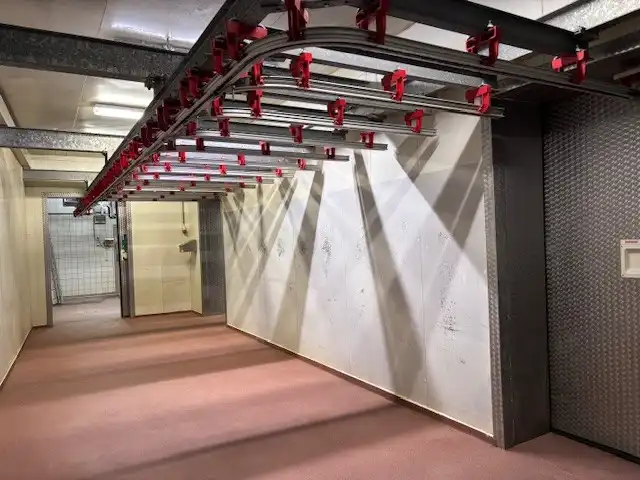 Gelijkvloerse koel- en handelsruimtes met laad- en loskade foto 21