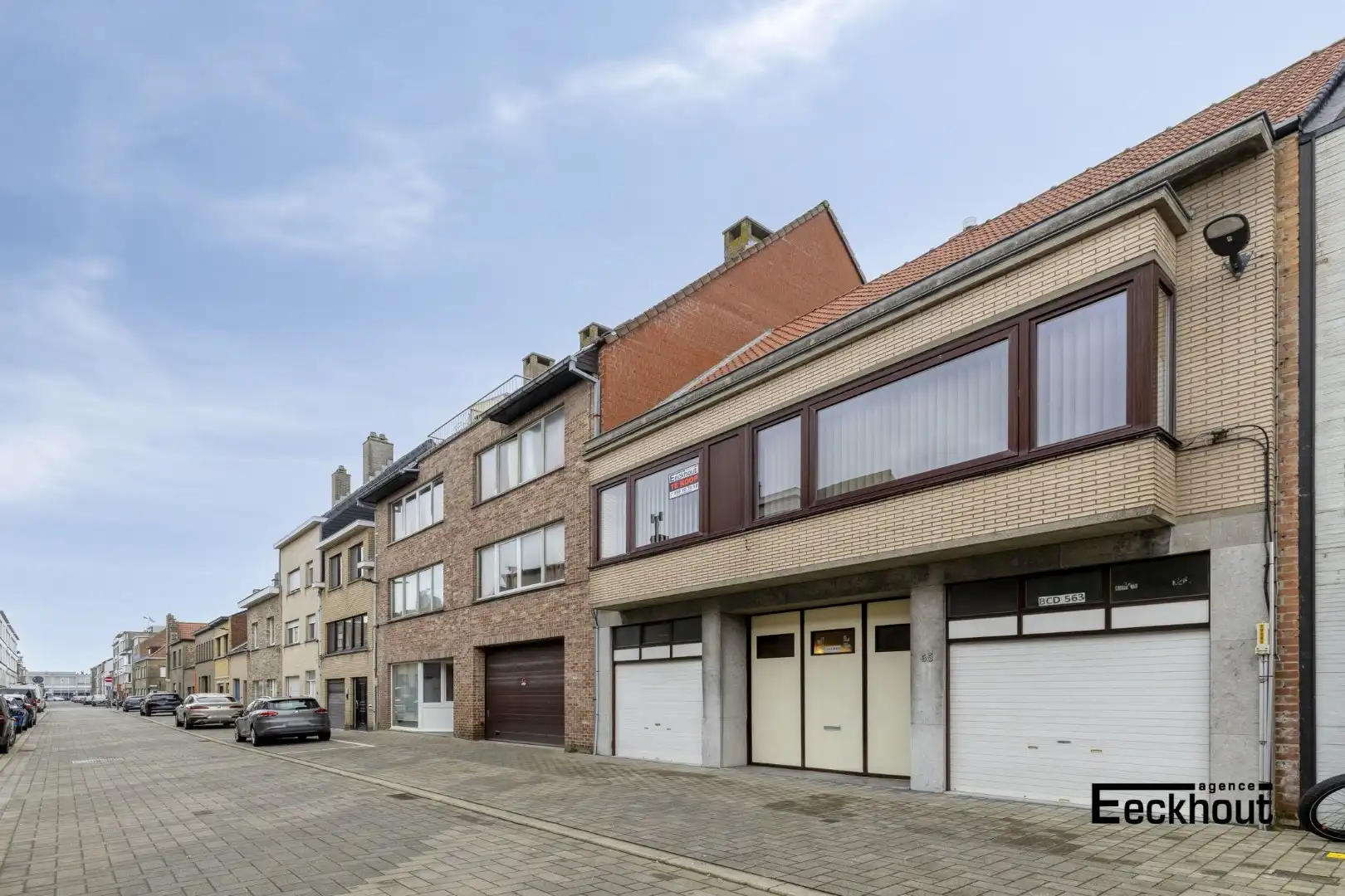 Ruime woning met 2 garageboxen en grote opslagplaats/garage foto 2