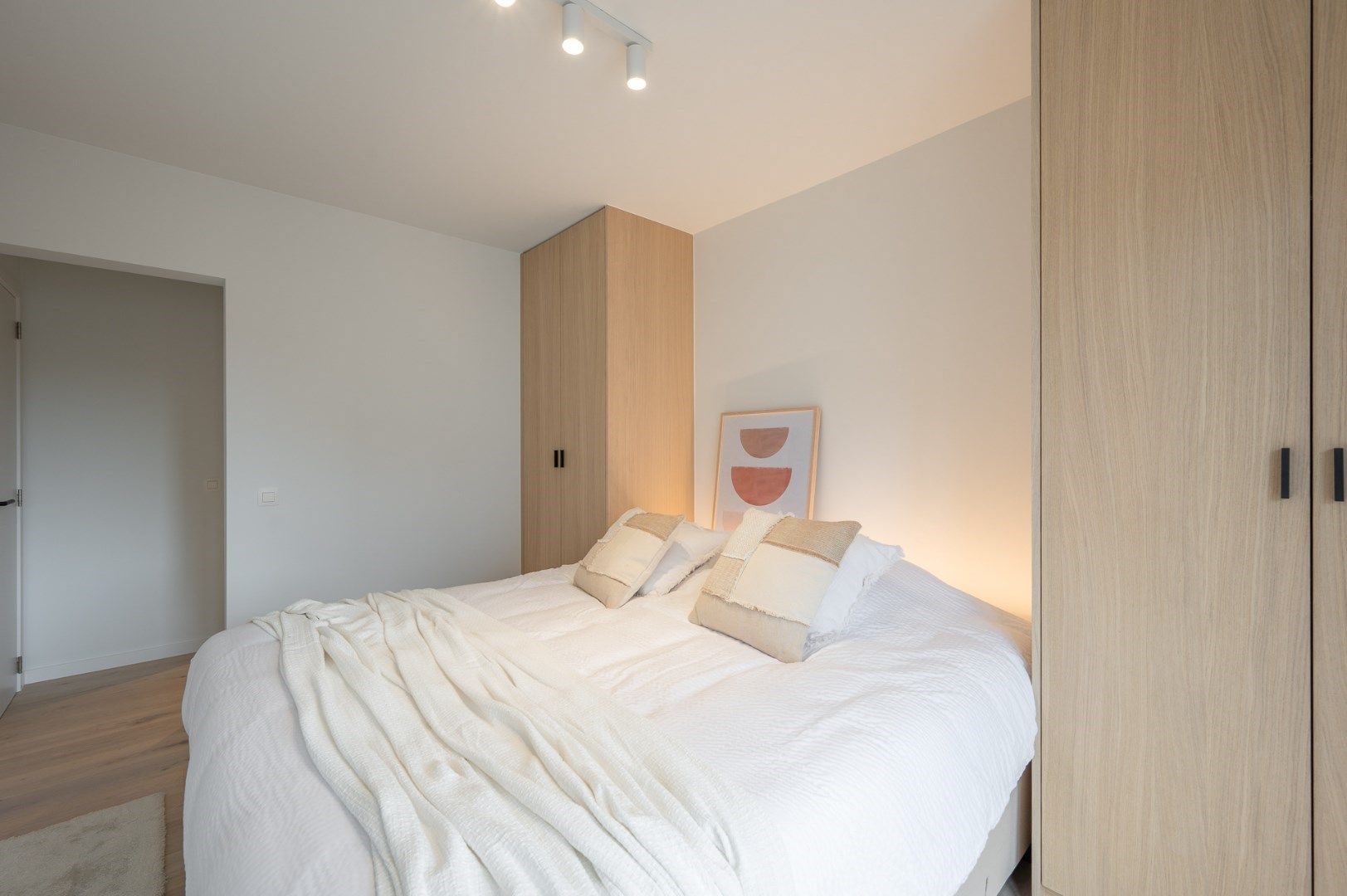 Luxueus gerenoveerd appartement met 3 slpks.  foto 10
