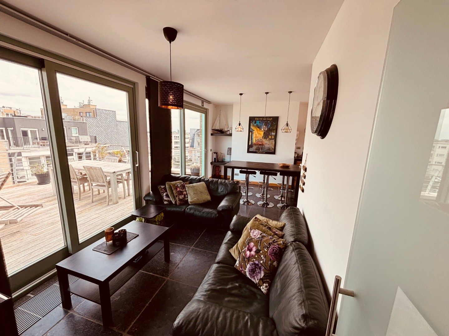 RIANTE PENTHOUSE MET PANORAMISCH ZICHT OP DE ZEELIJN foto 6