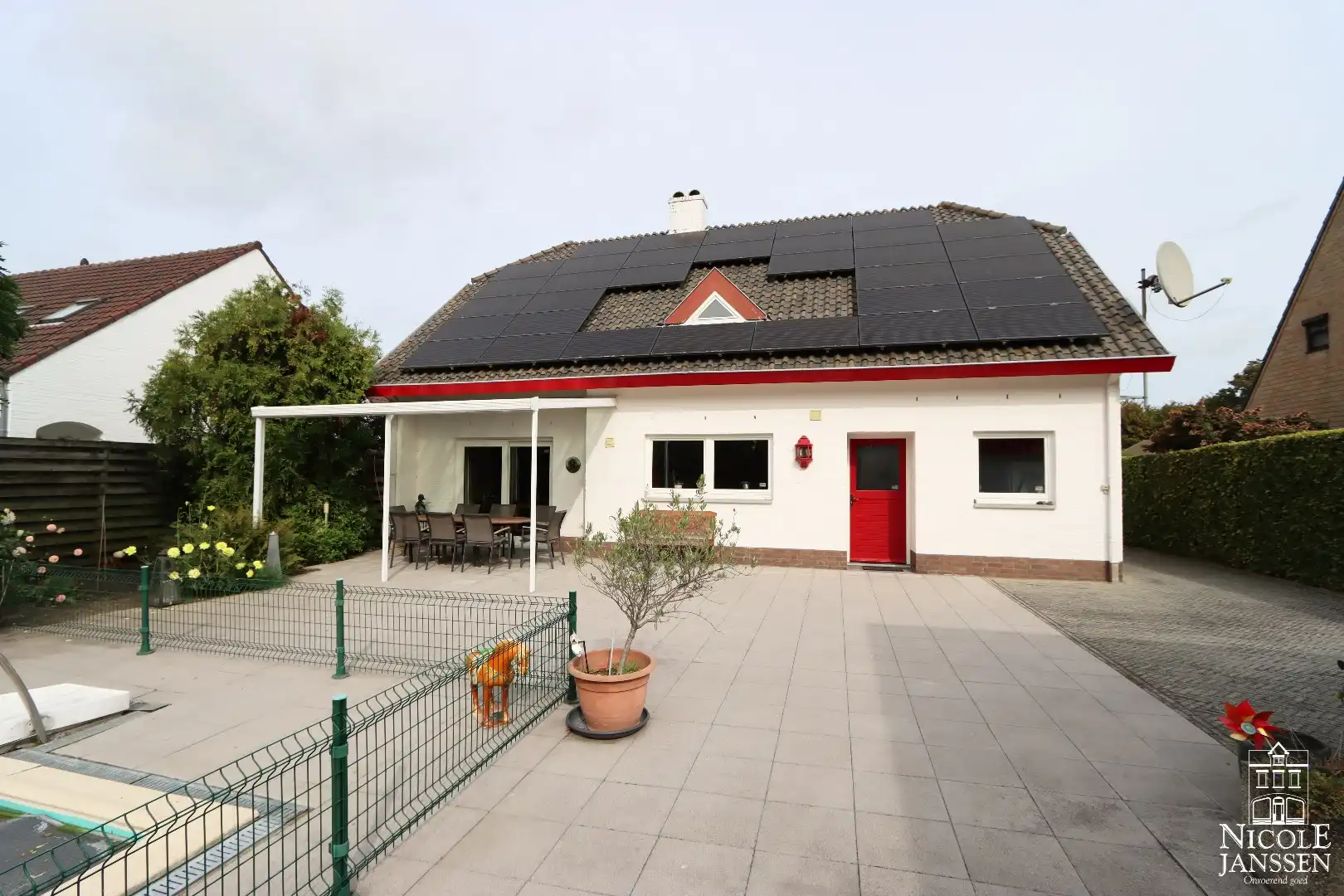 Goed onderhouden gezinswoning met diepe tuin met zwembad foto 22