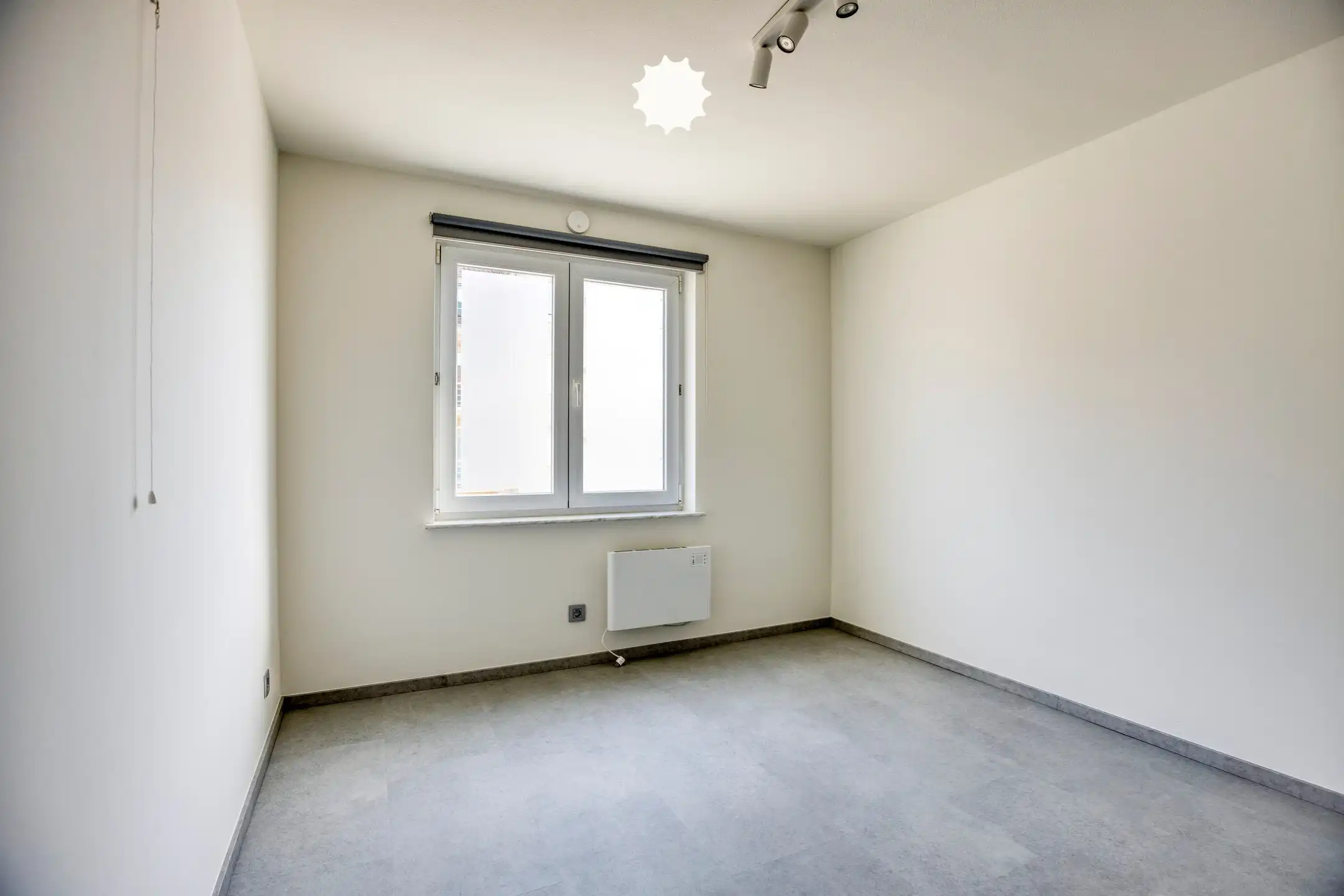 "Wonen zonder zorgen: vernieuwd appartement met garage" foto 8