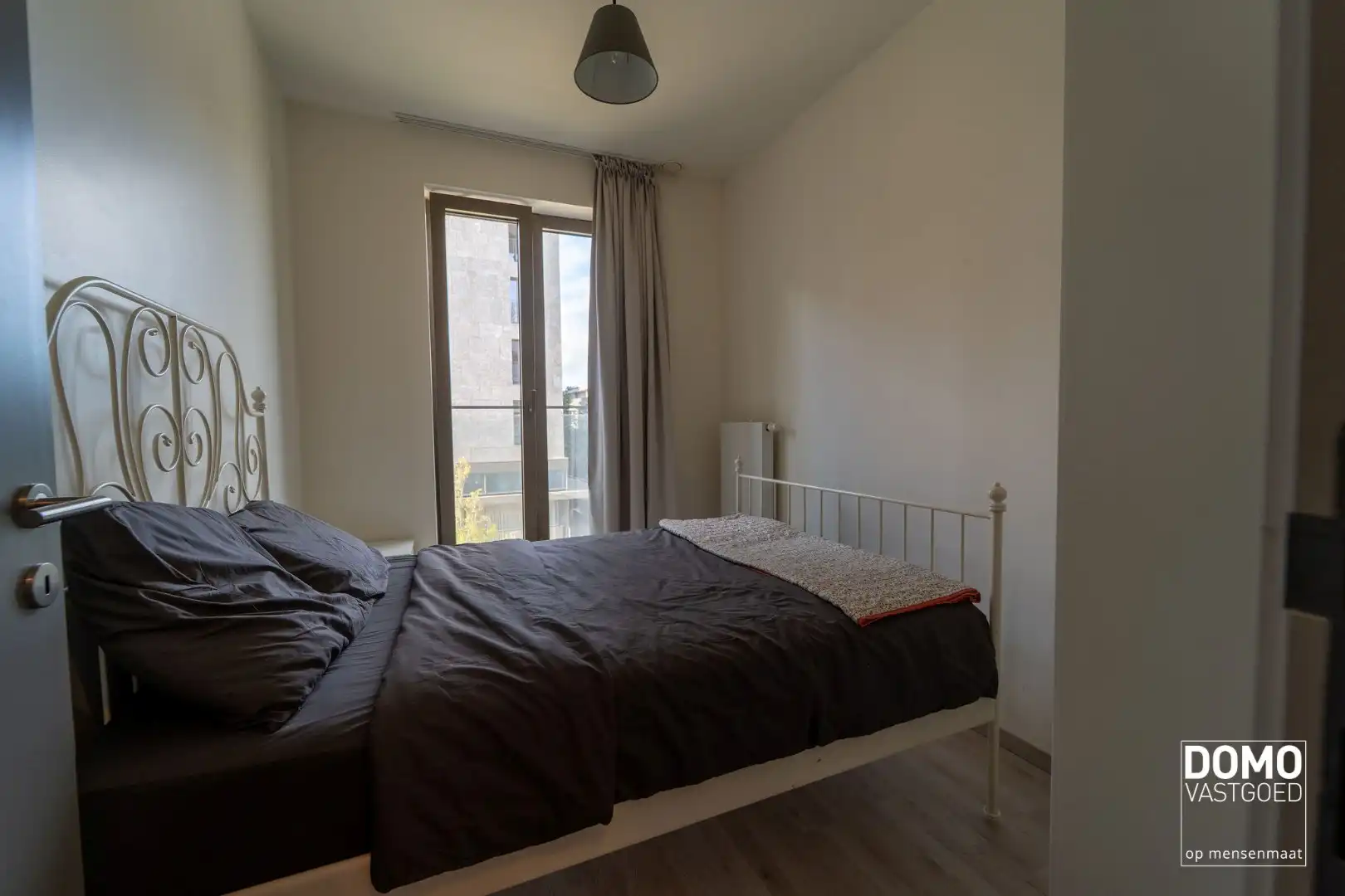 LUXE APPARTEMENT MET PRACHTIG TERRAS, 2 SLAAPKAMERS EN AUTOSTANDPLAATS TE KOOP IN HARTJE VAN HASSELT  foto 8