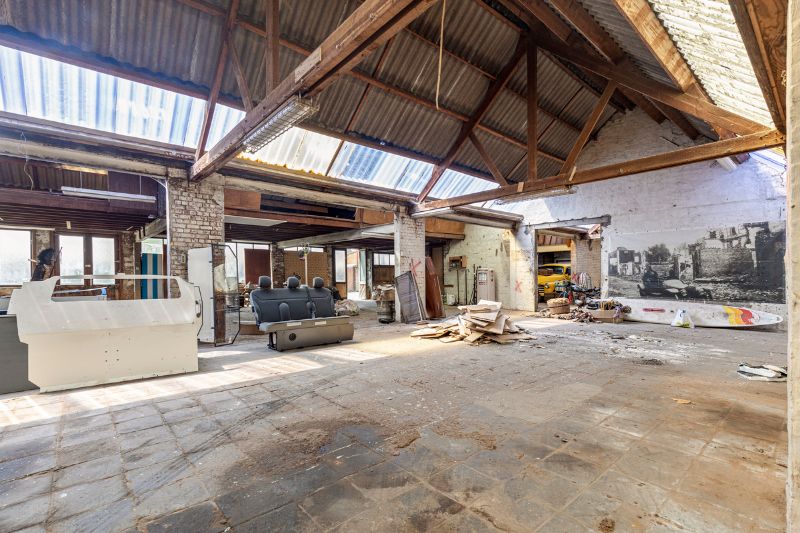 Magazijn 900 m2 te huur. foto 8